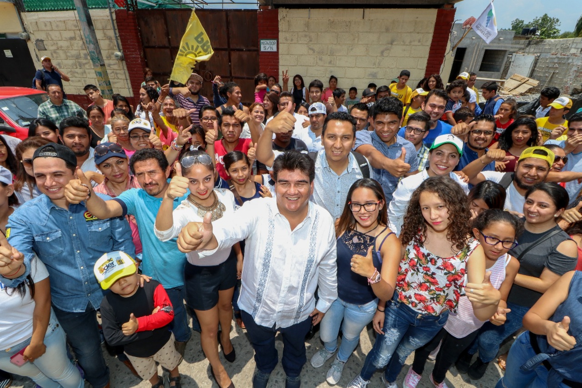 Manuel Agüero ofrece transporte escolar gratuito a jóvenes