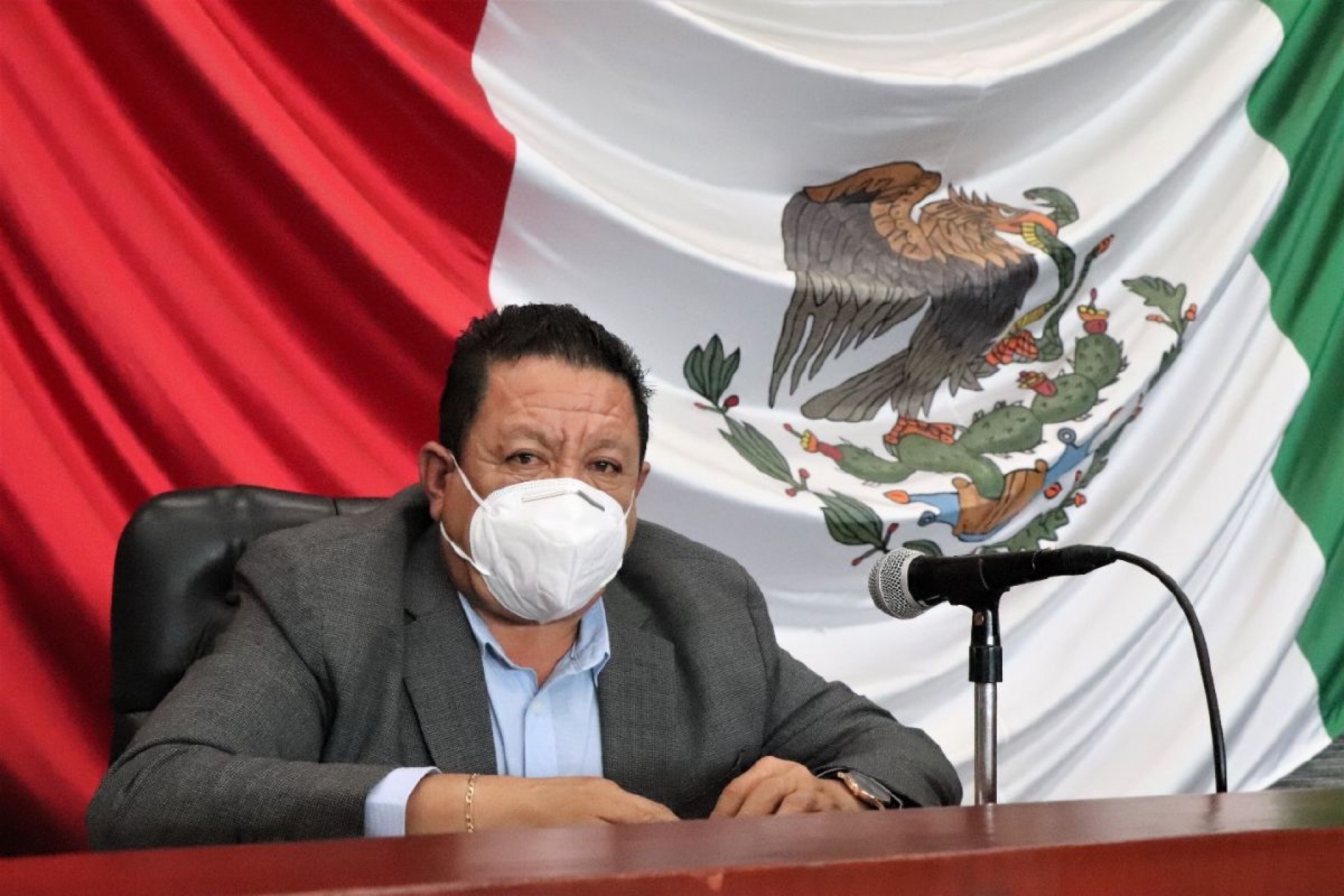 Plantea diputado regular medicina estética