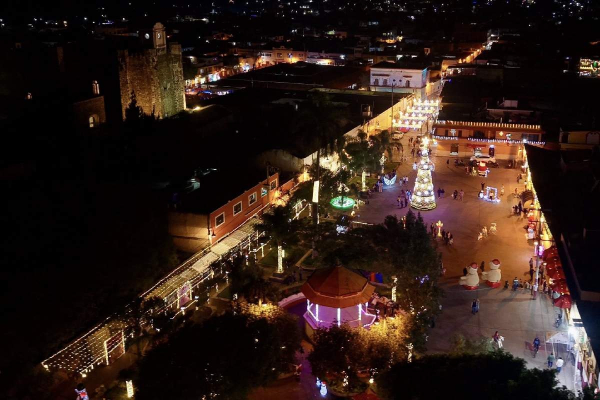 Invitan a disfrutar la iluminación navideña en Yecapixtla