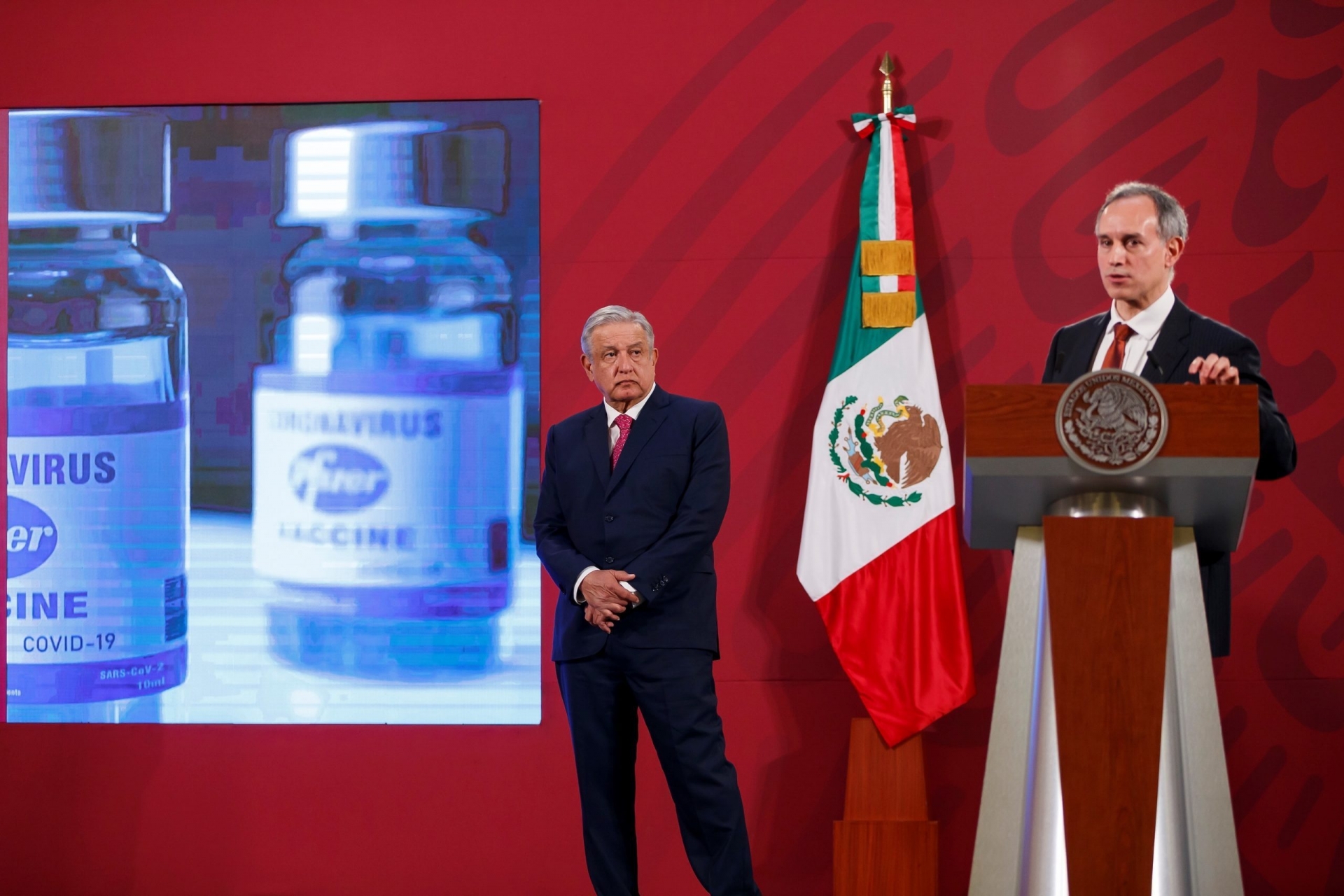 Sí se podrá usar vacuna COVID de Pfizer pese a reacciones alérgicas: López-Gatell