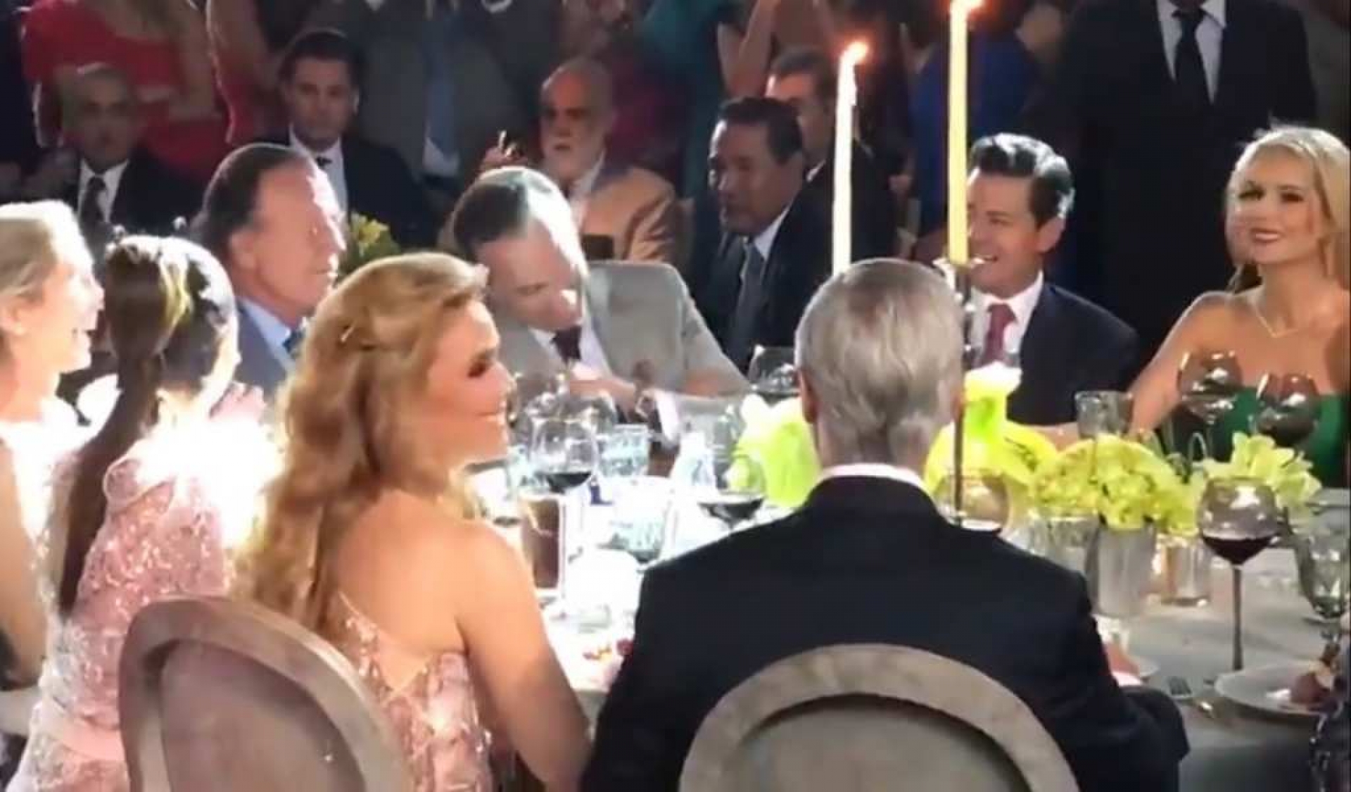 Captan a Peña Nieto, El “Jefe” Diego, Romero Deschamps y 3 ministros de la SCJN en boda