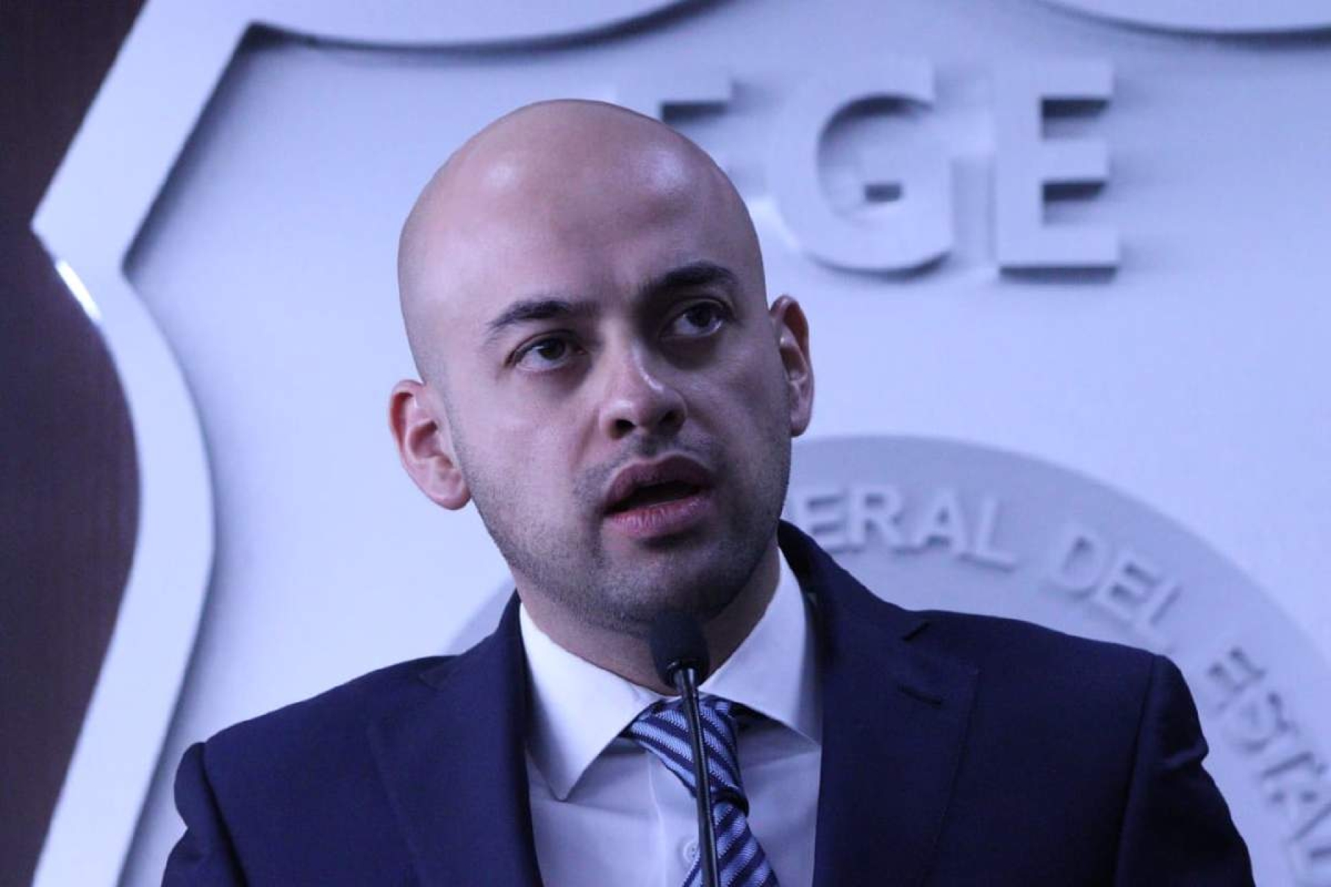Entrega FGE expediente de exgobernador a Congreso de la Unión
