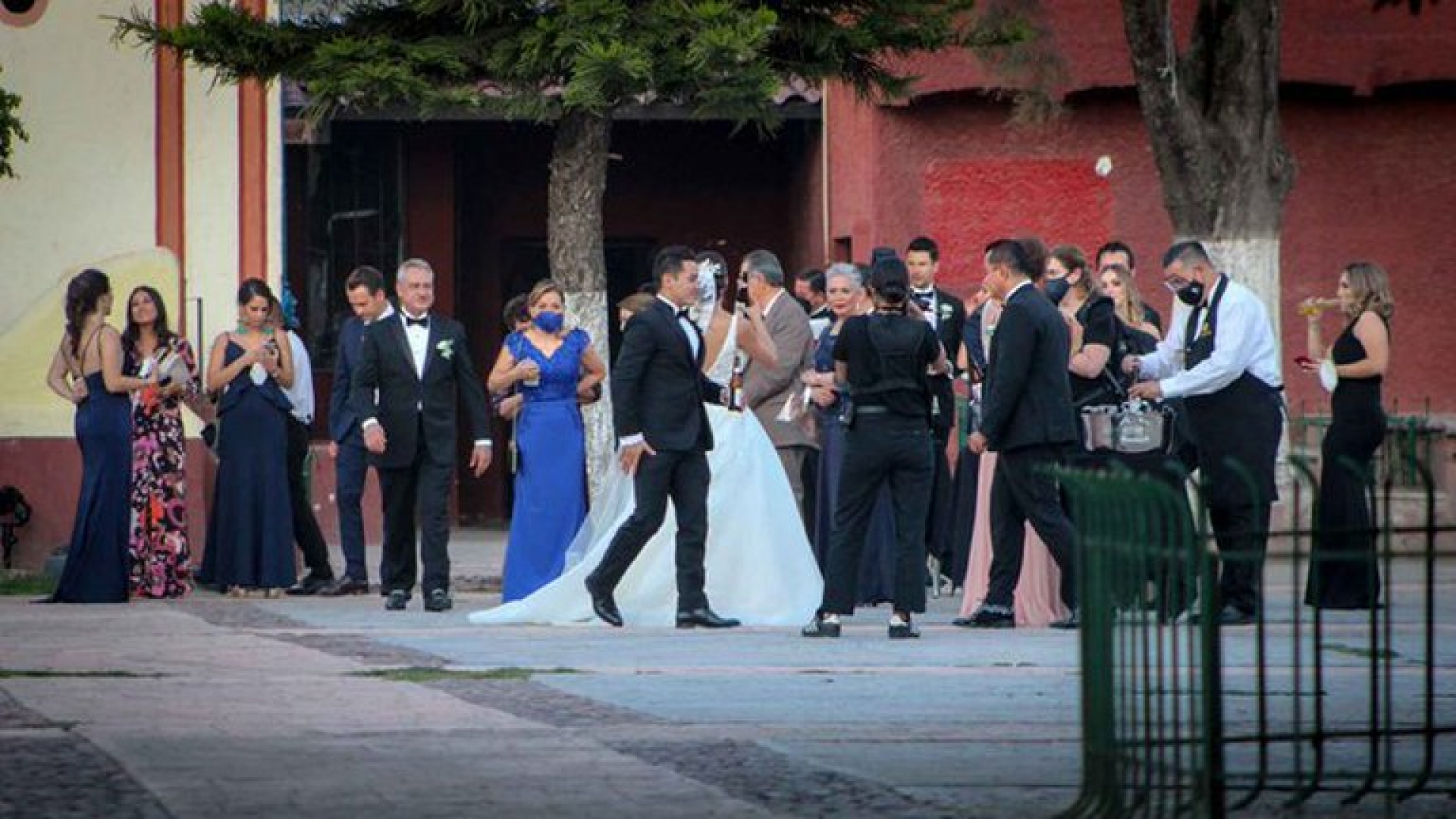 Multan a Vicente Fox por celebrar una boda pese a las restricciones por la pandemia