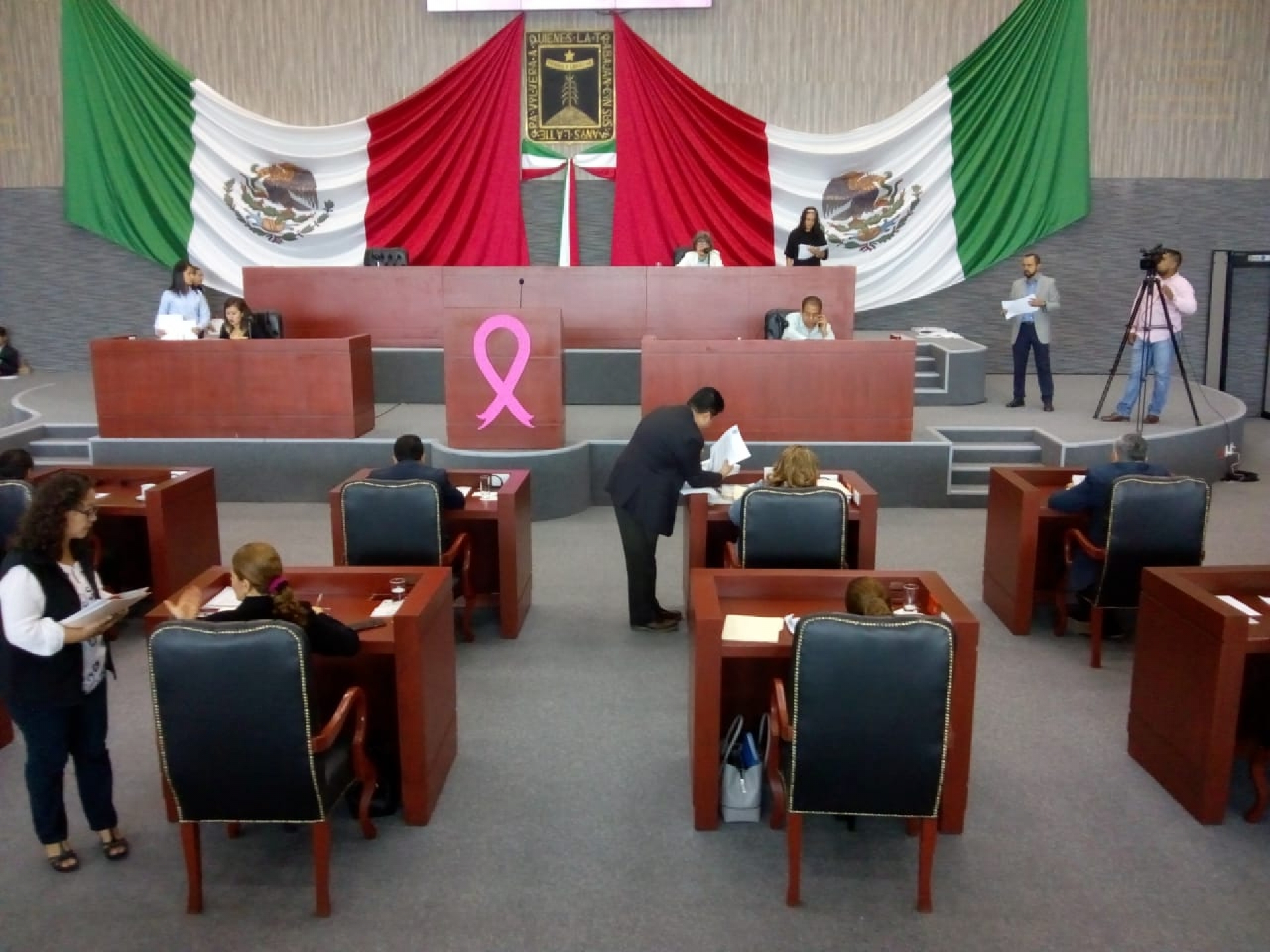 Emiten acuerdo para promover denuncia penal contra ex diputados