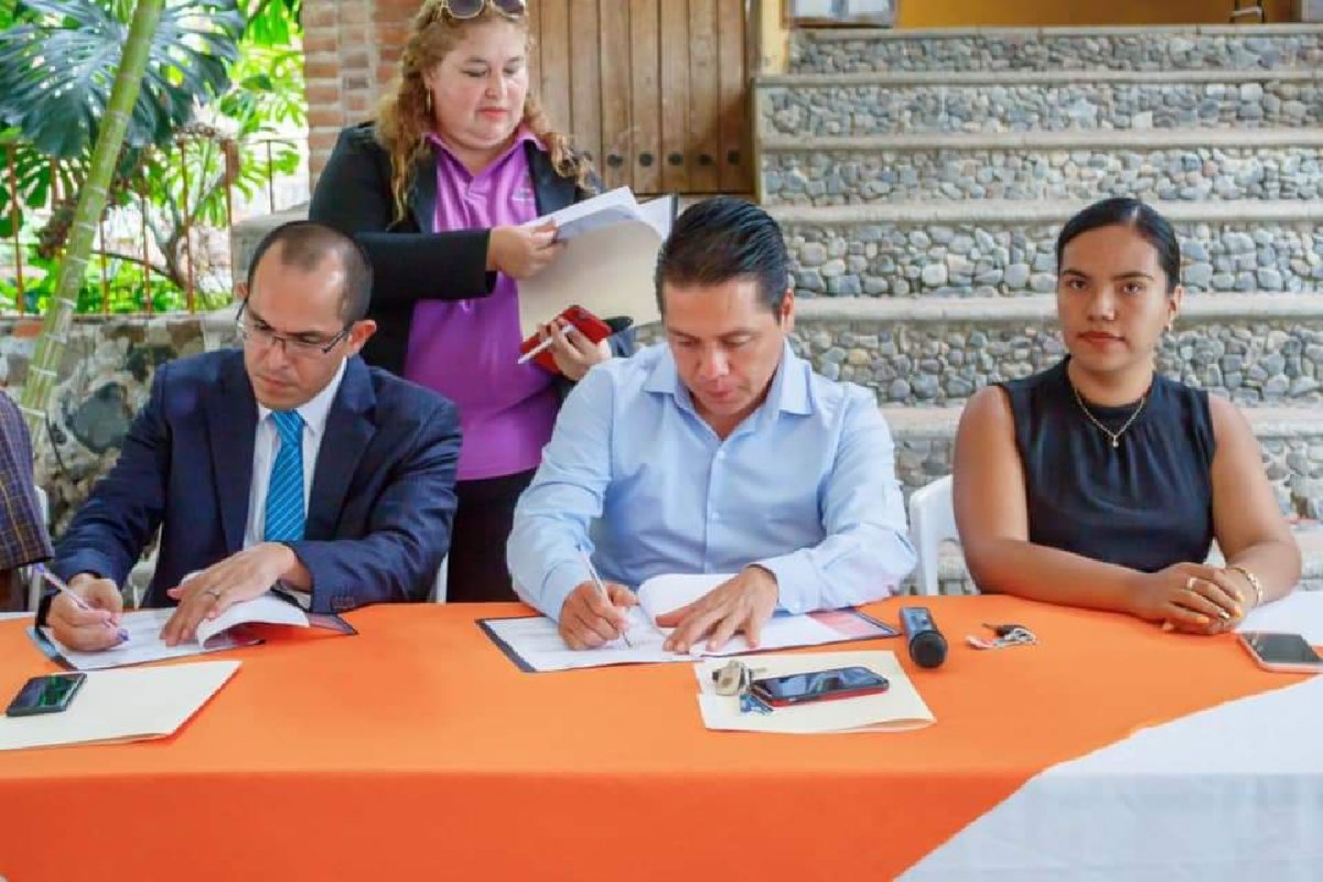 Firman convenio de colaboración Zacualpan y la CDHEM
