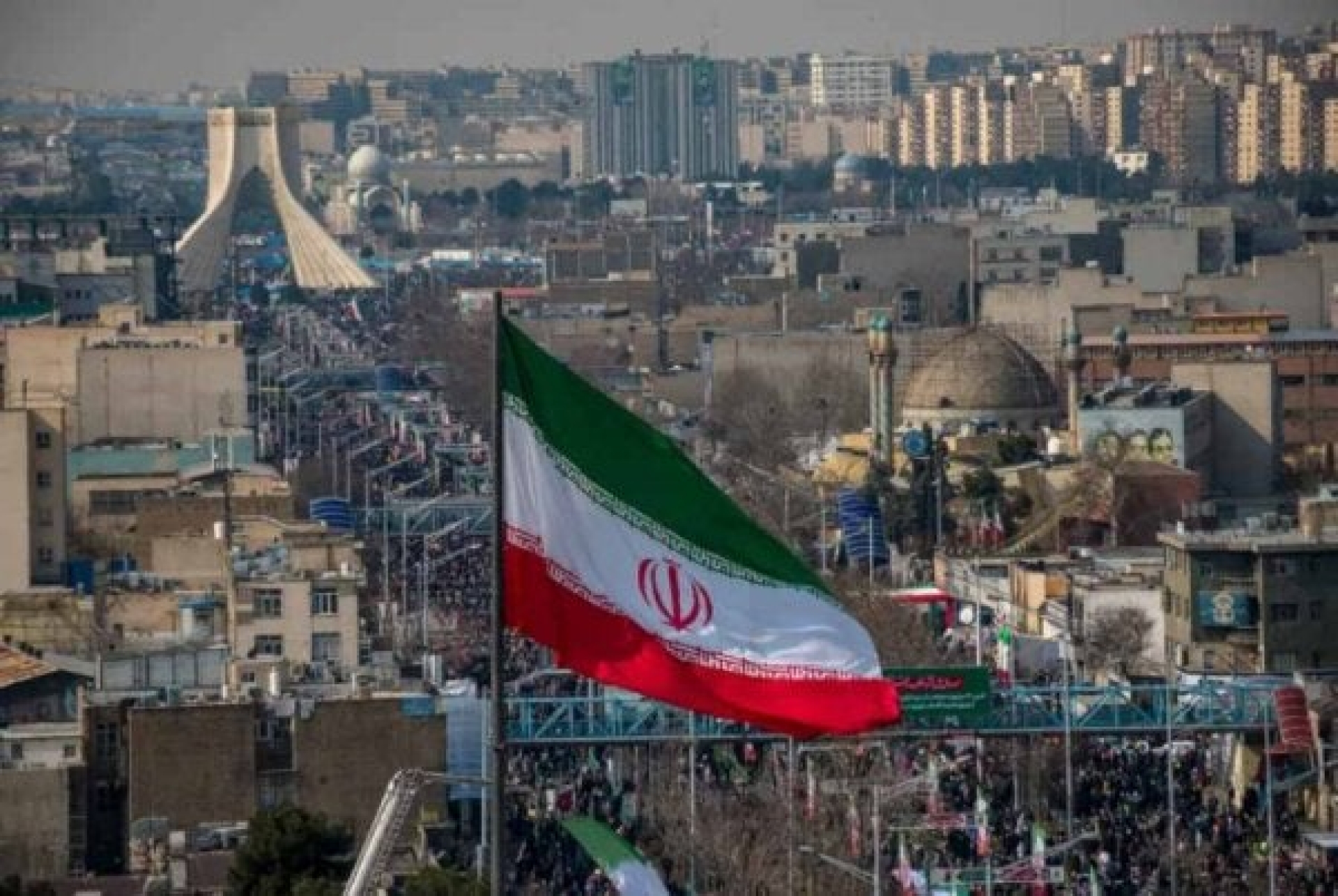 Irán amenaza con cerrar golfo Pérsico si EU mantiene bloqueo naval
