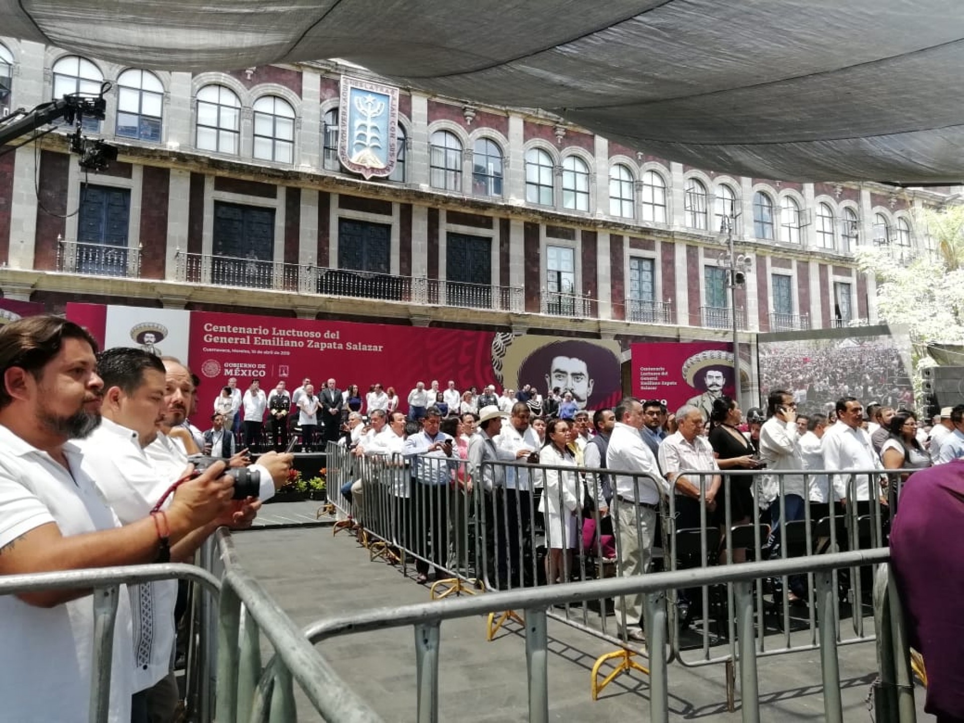 Arriban autoridades a ceremonia por aniversario luctuoso de El Caudillo del Sur