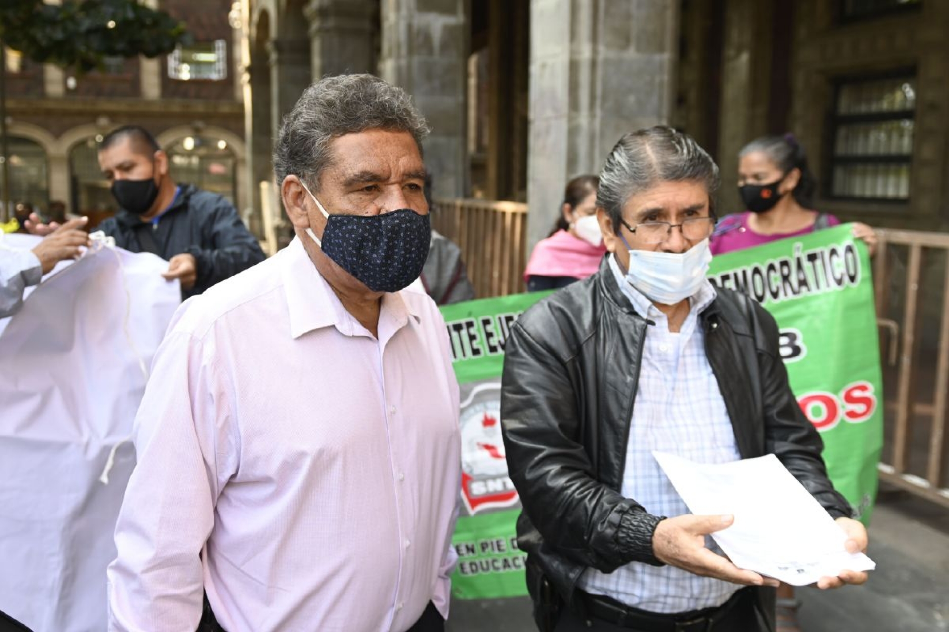 Se debe dar prioridad a estudiantes en vacunación: MMB