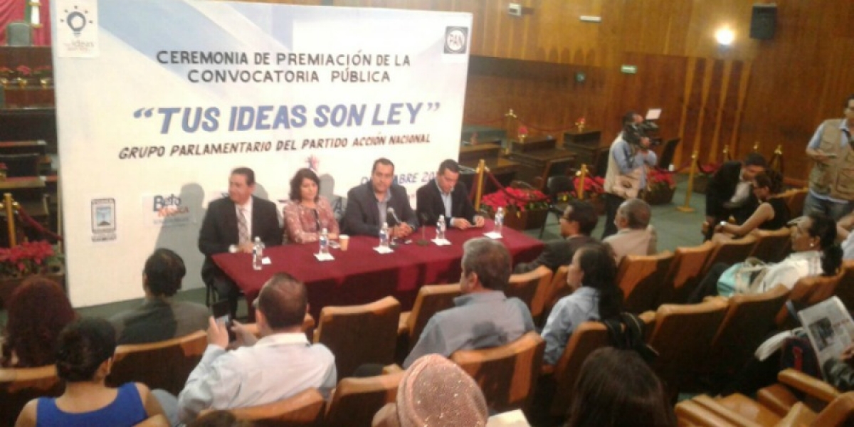 Premian a jóvenes abogados que participaron en la convocatoria "Tus ideas son ley"