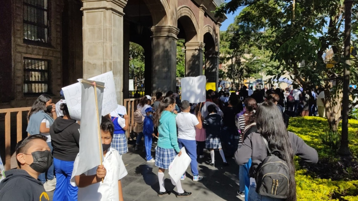 Llevan a cabo 'Caminata por la Lectura'