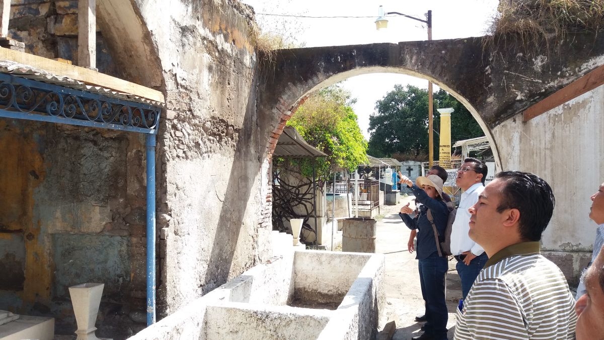 Examina INAH Panteón Municipal de Cuautla en víspera del Día de Muertos