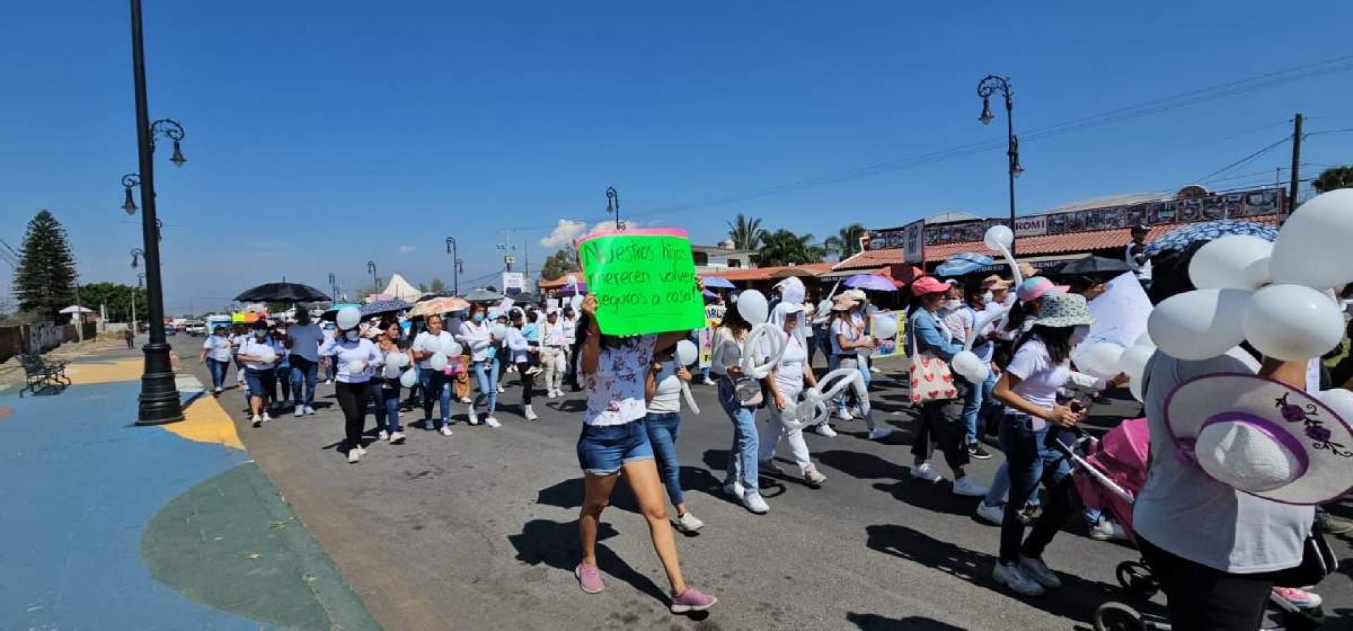 Marchan en Yecapixtla para exigir esclarecimiento del asesinato de Vianey y Gabino