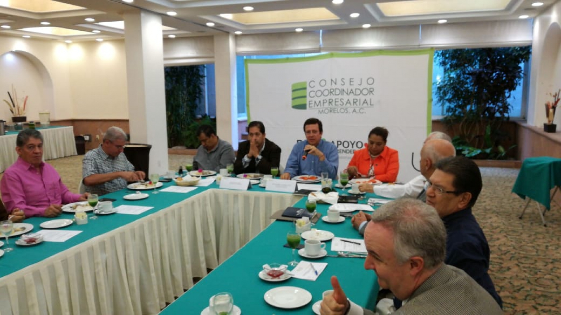 Empresarios se reúnen con el secretario de Hacienda