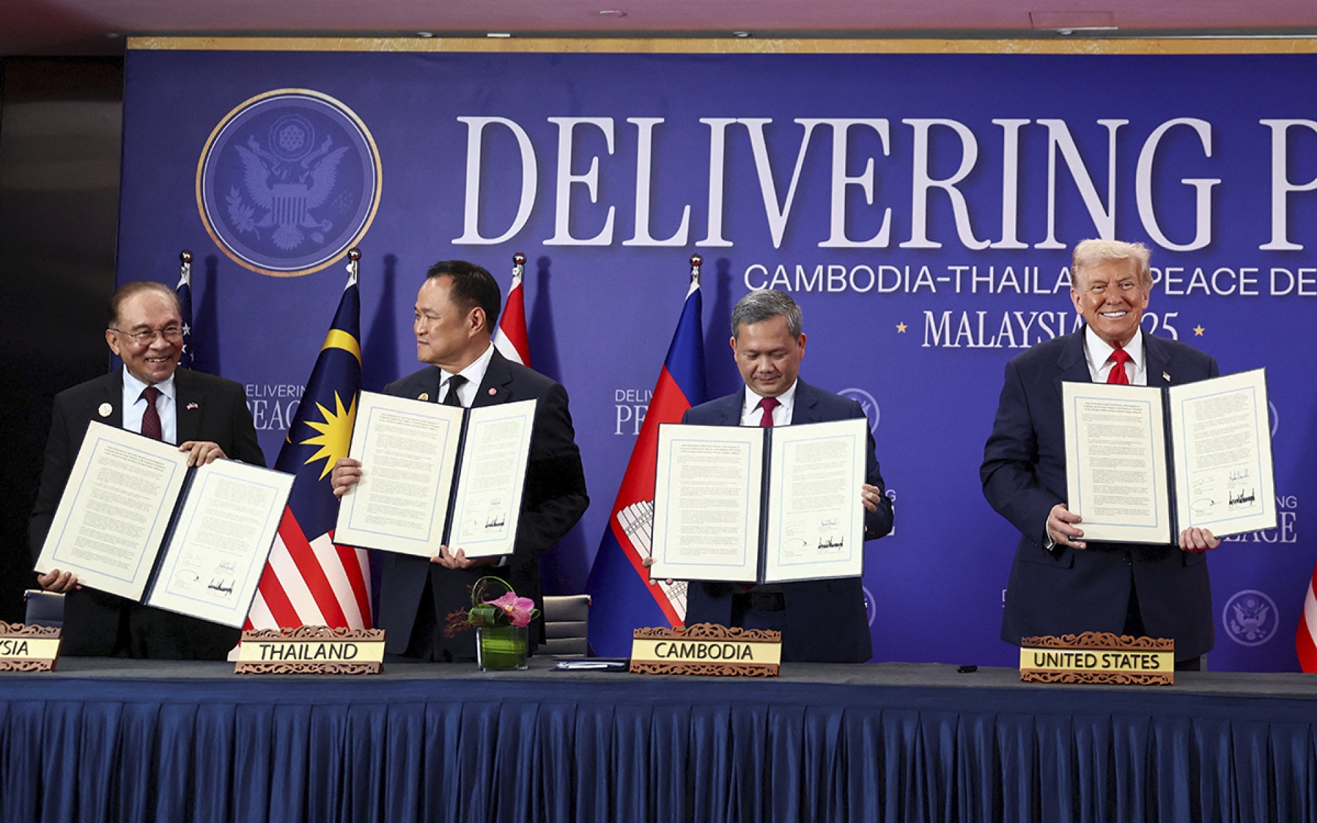 Tailandia y Camboya acuerdan la paz en Malasia con Trump presente