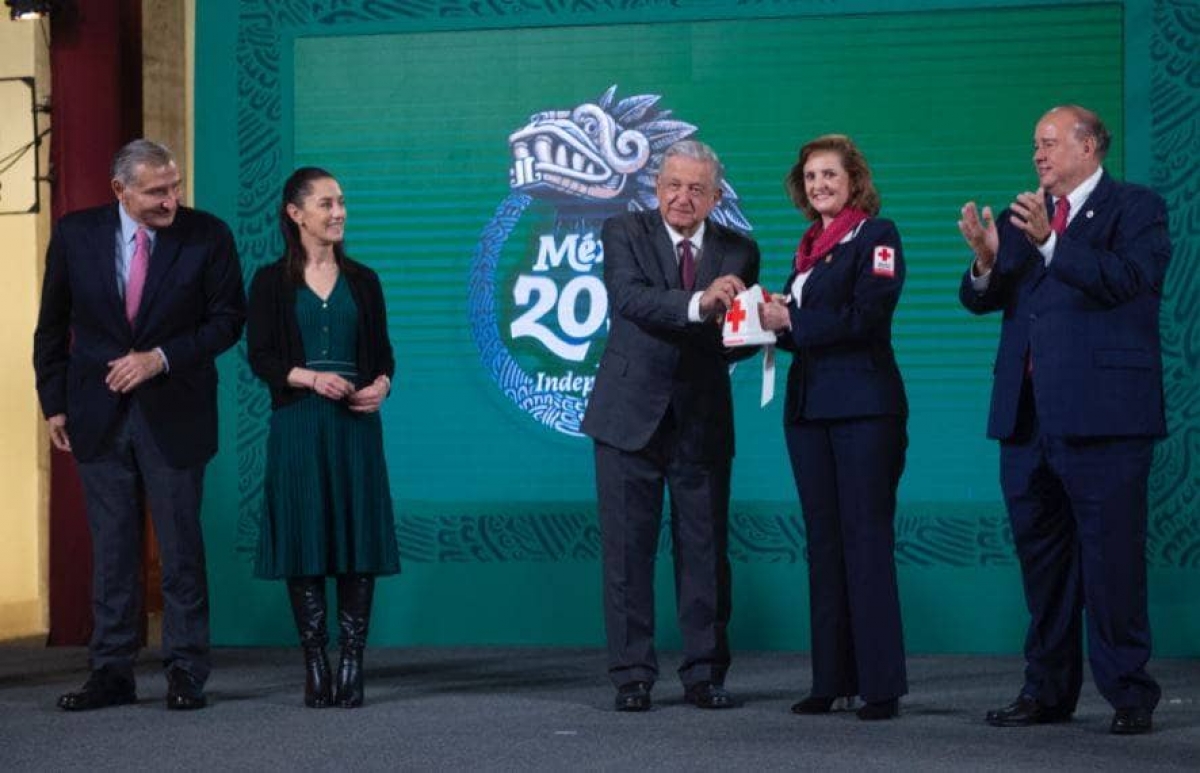 AMLO da banderazo a Colecta Nacional de Cruz Roja Mexicana 2021