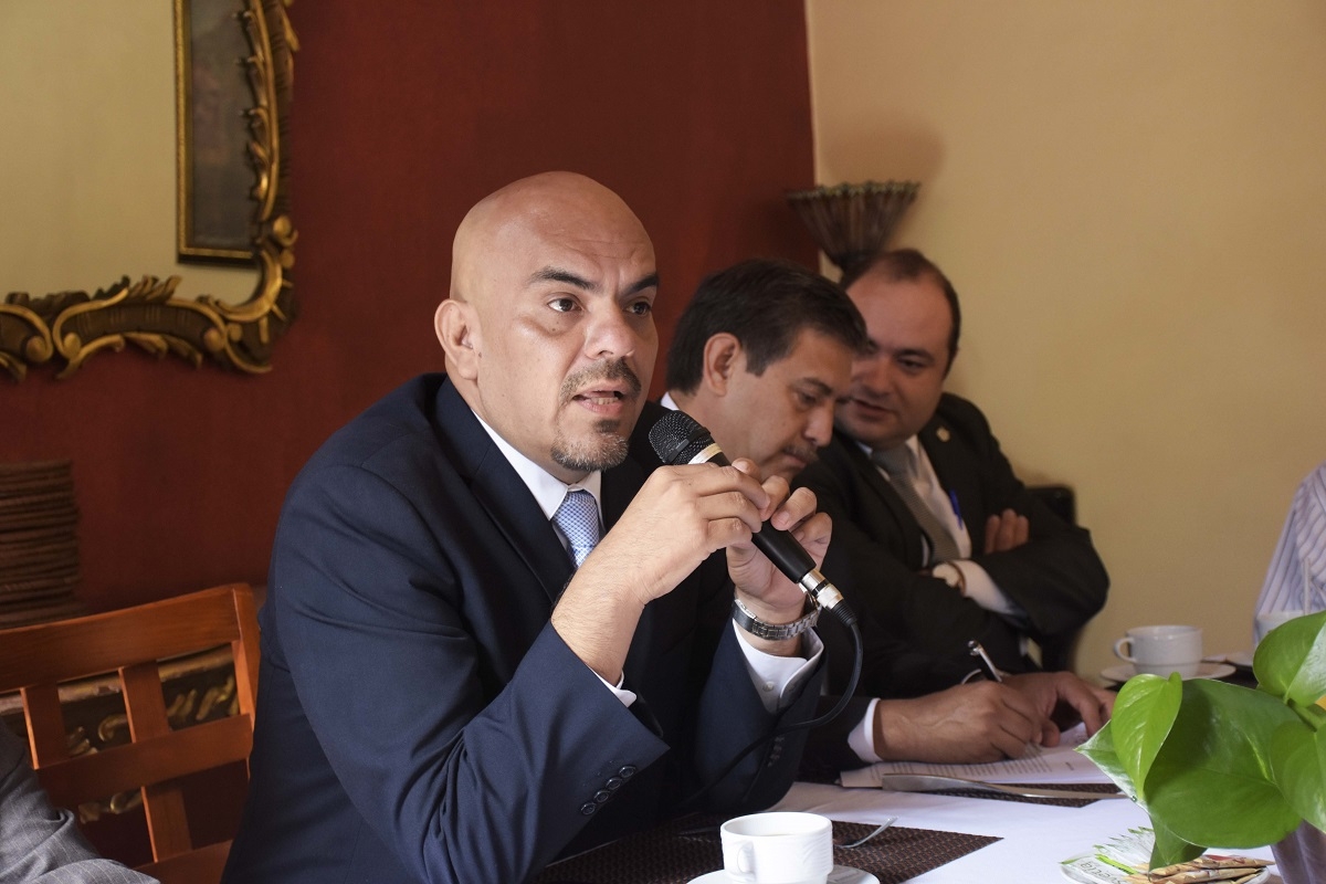 Piden barristas a diputados probar acusaciones contra el rector de la UAEM