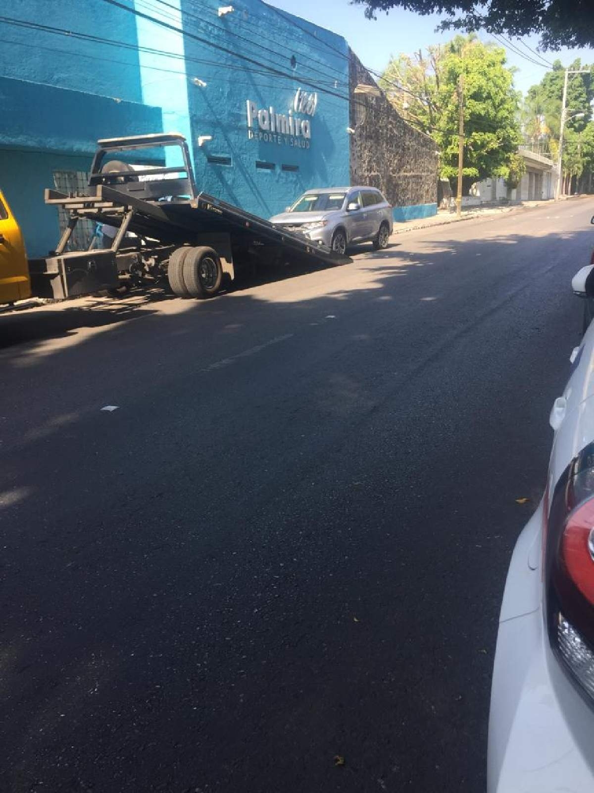 Se impactan dos camionetas en Palmira
