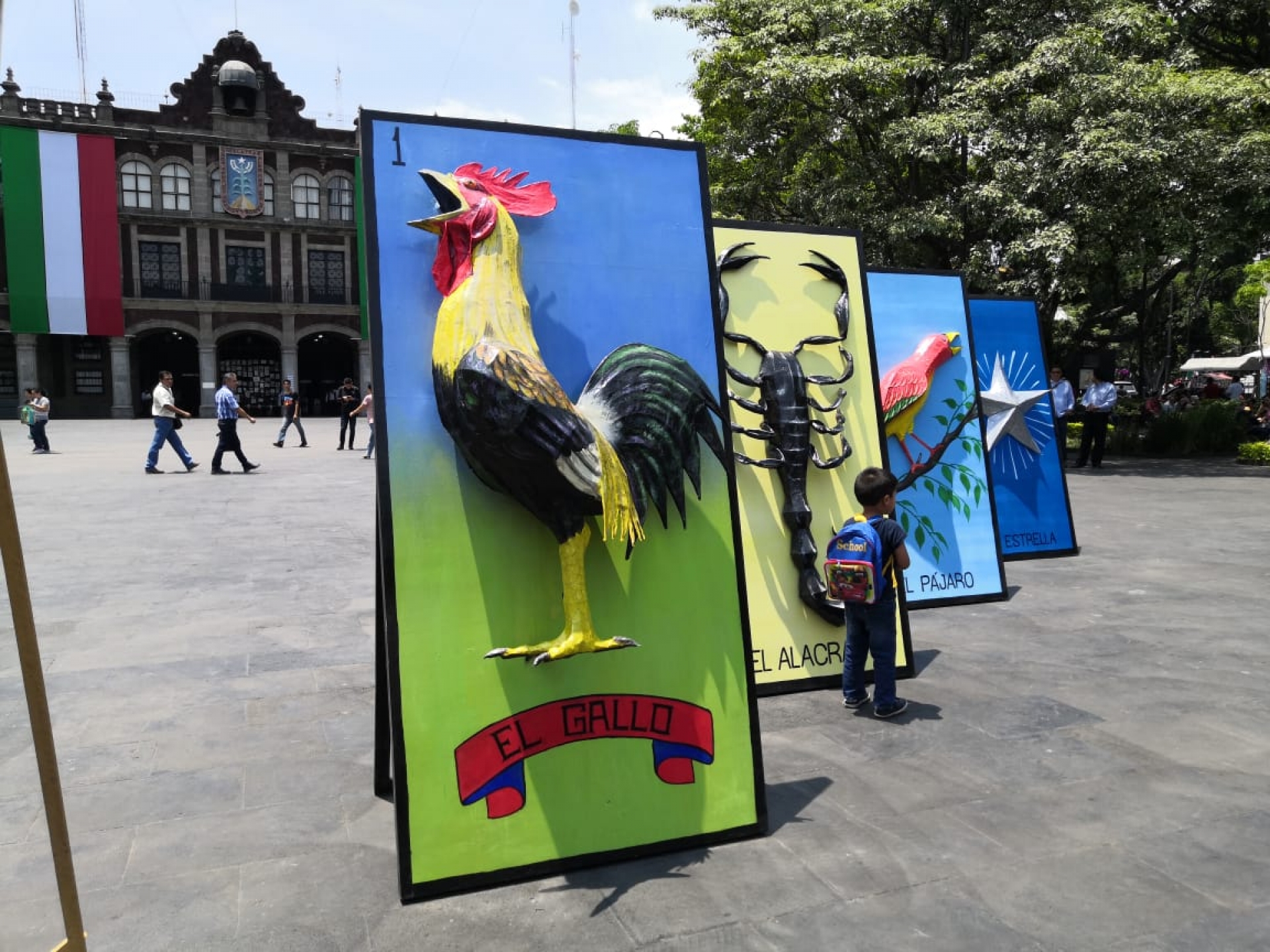 Inaugura alcalde de Cuernavaca 'Lotería Monumental' en la plaza de armas