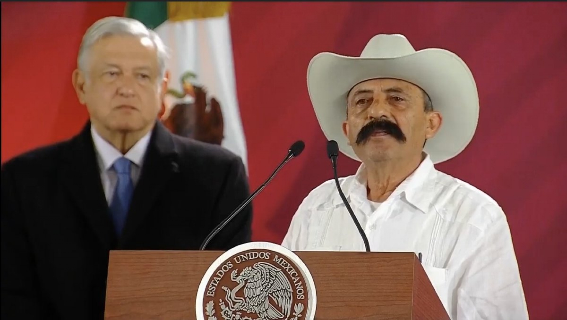 Nieto de Emiliano Zapata brinda su apoyo a AMLO y exclama: “¡Viva México, cabrones! en conferencia matutina