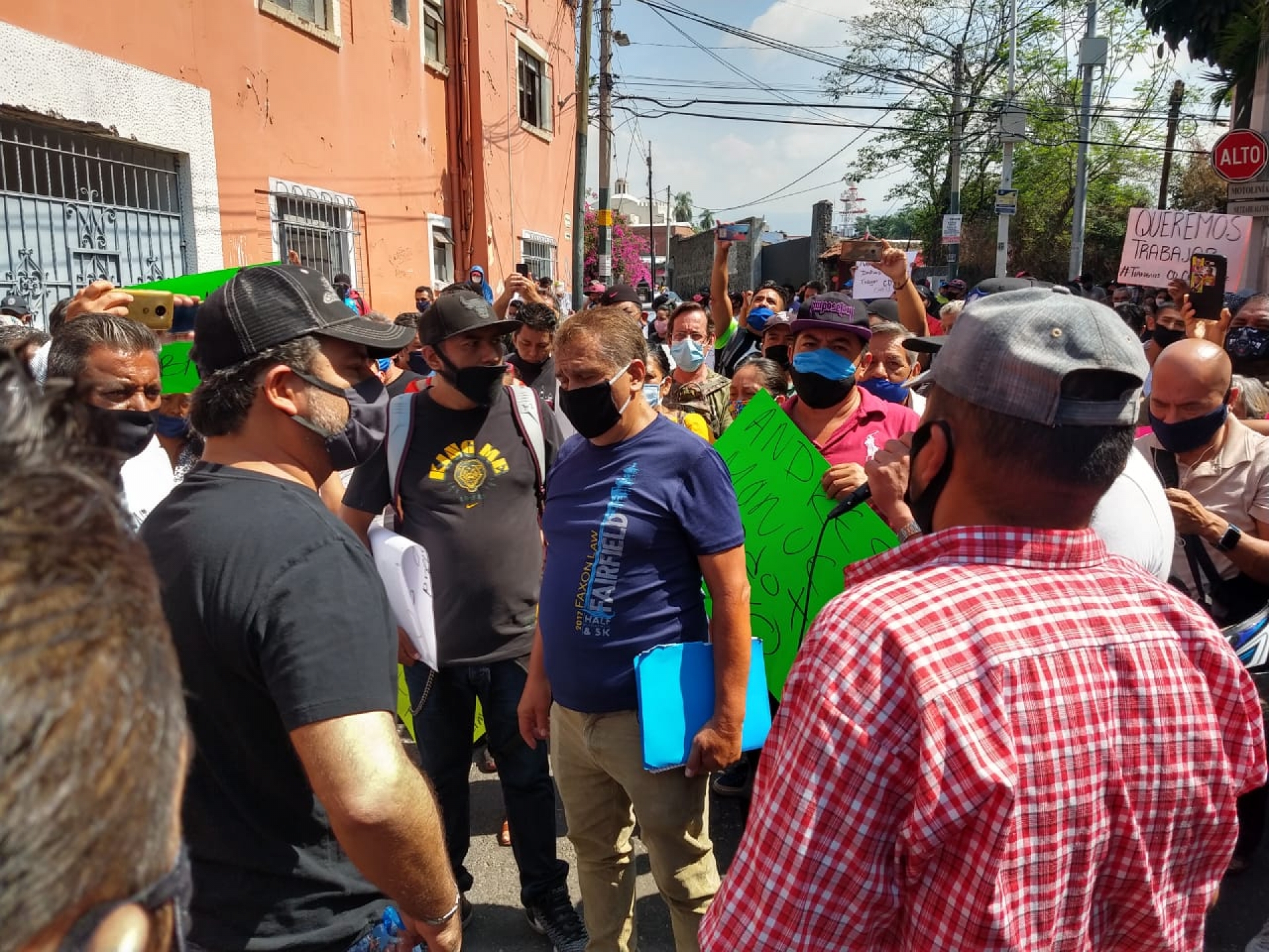 Protestan comerciantes de tianguis en Cuernavaca; exigen se les permita reinstalarse