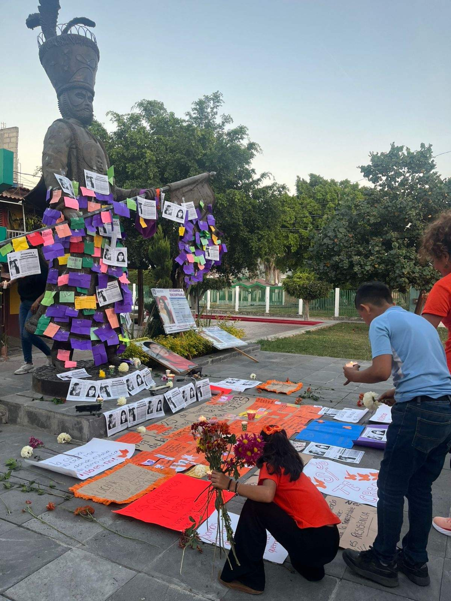 Marcha y ofrenda a las víctimas de violencia en Tlaltizapán