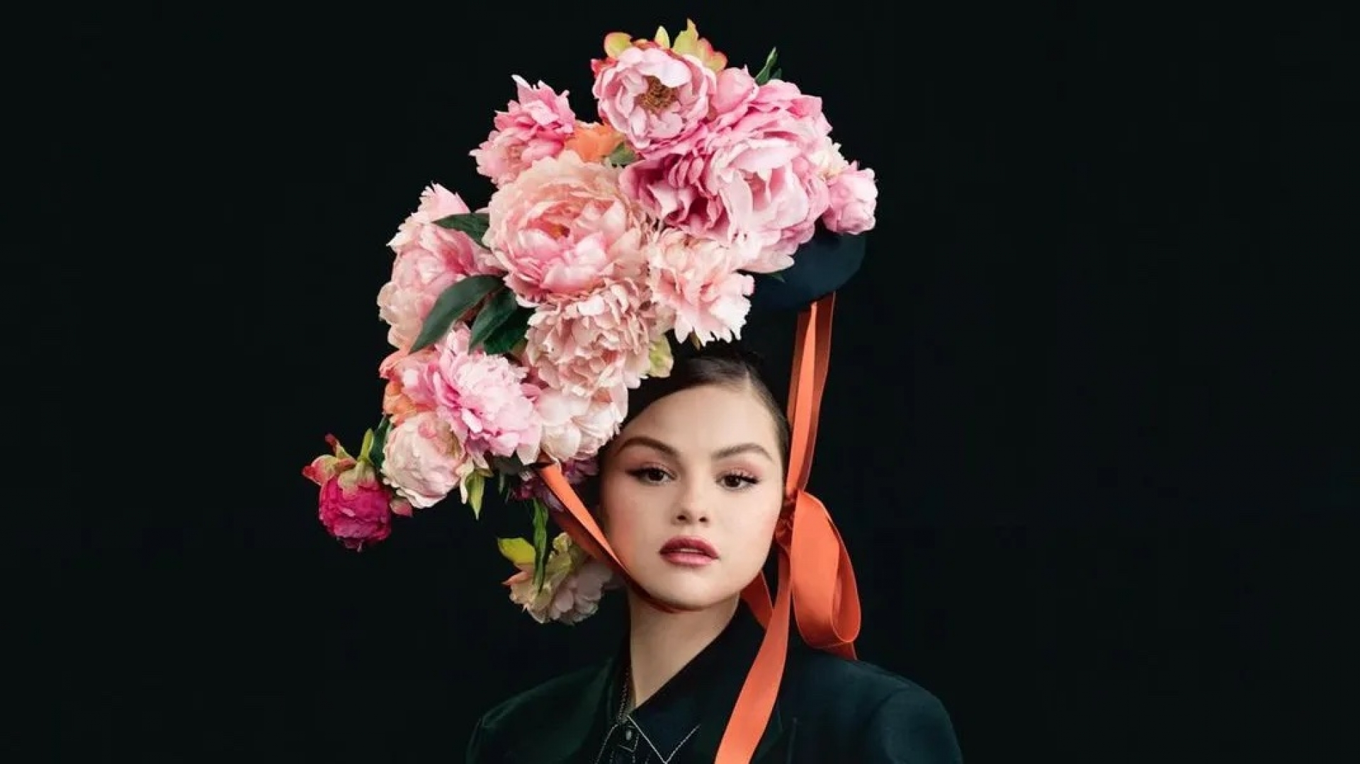 ¡¿QUÉ?! Selena Gomez abraza su herencia mexicana en el EP “Revelación”