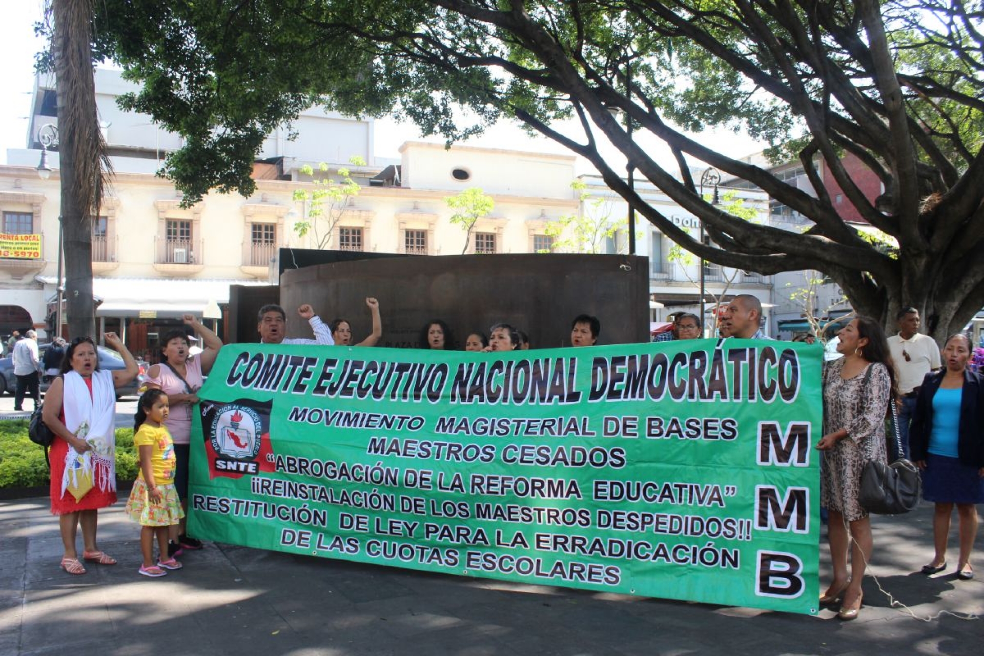 Malestar de profesores disidentes en el Día del Maestro