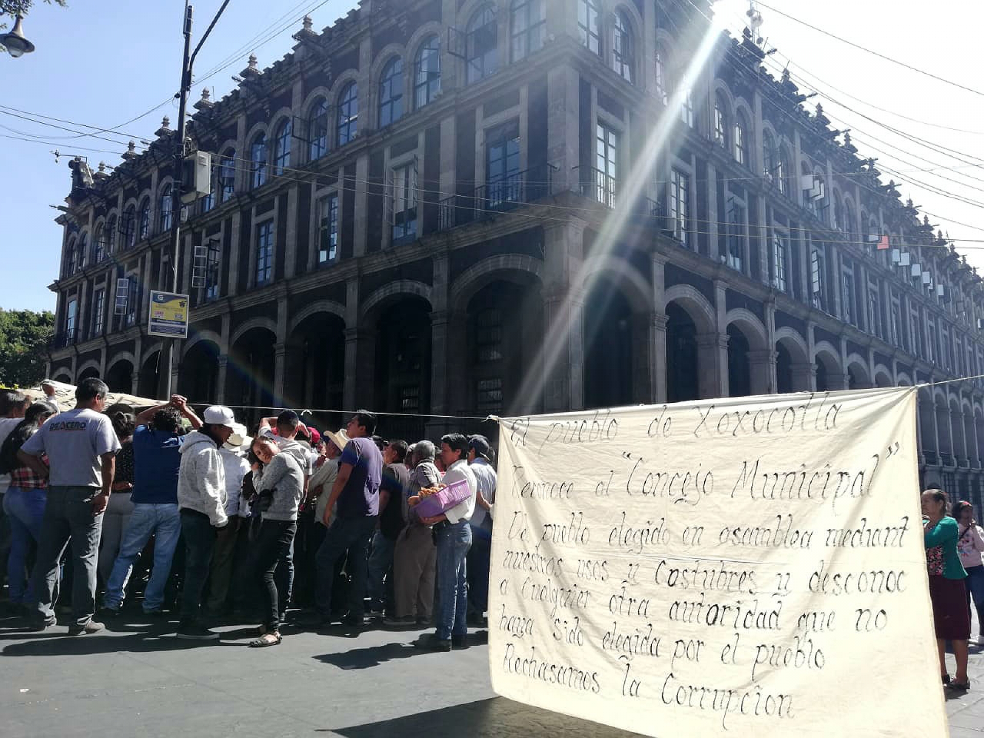 Habitantes de Xoxocotla se manifiestan en Cuernavaca