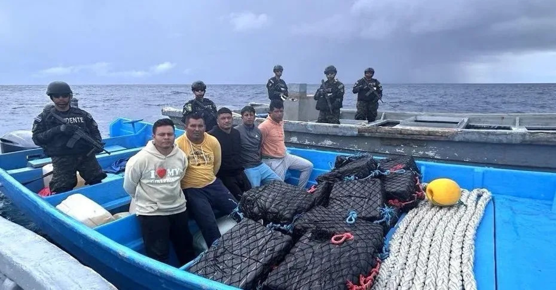 Decomisan 6.3 toneladas de cocaína en El Salvador; detienen a 17 personas