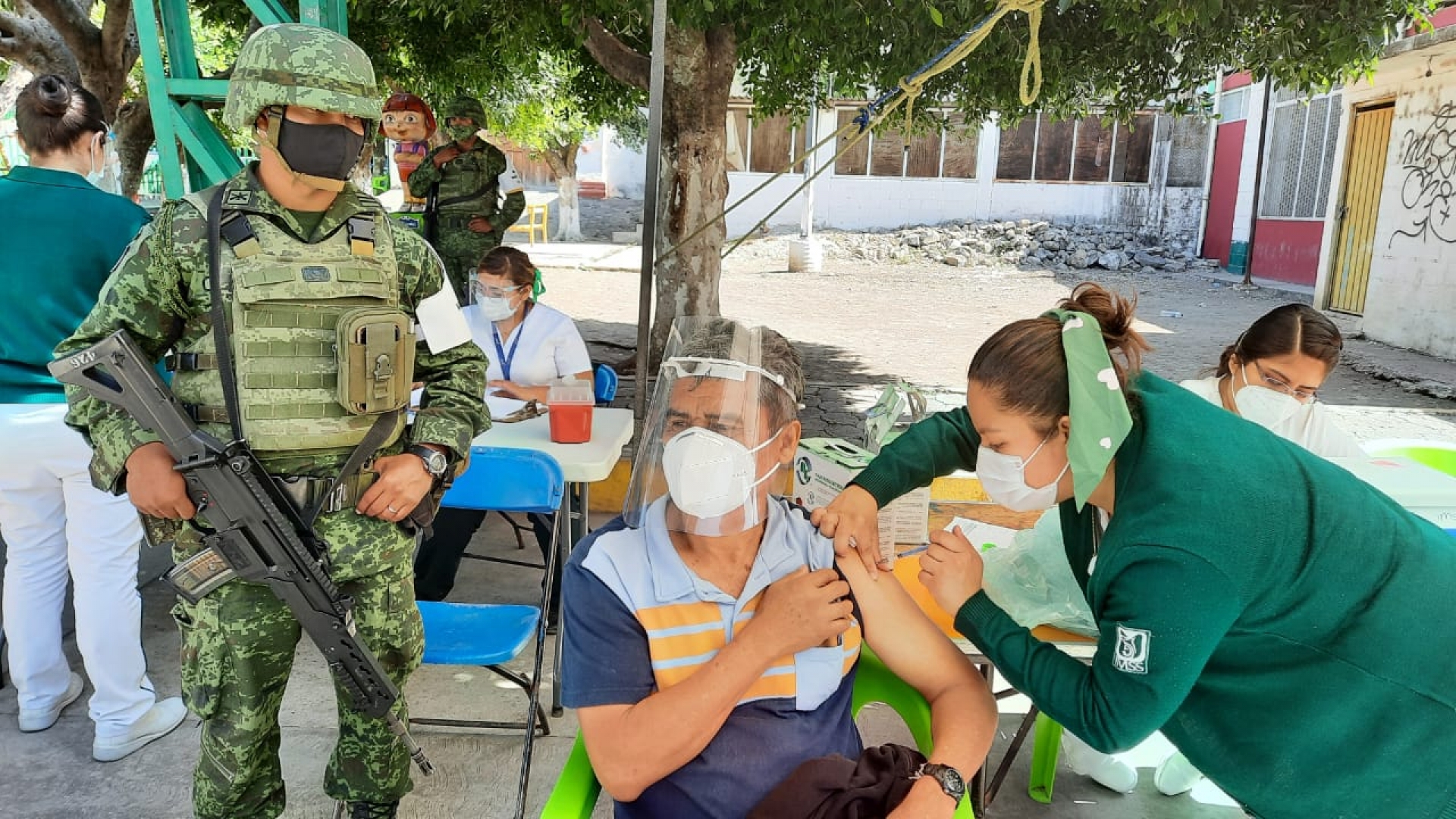 Continúa IMSS aplicación de vacuna contra covid-19 en adultos mayores, en Cuautla