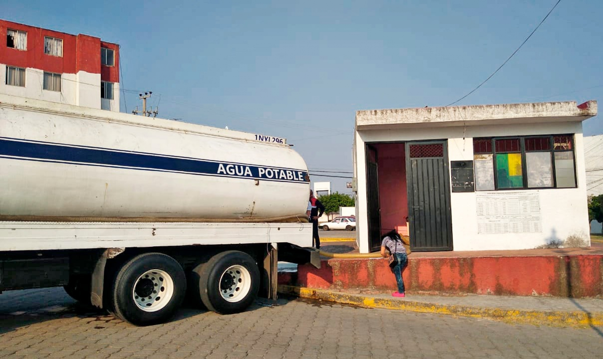 Envía SAPAC pipas y repara bomba en la colonia Alta Vista
