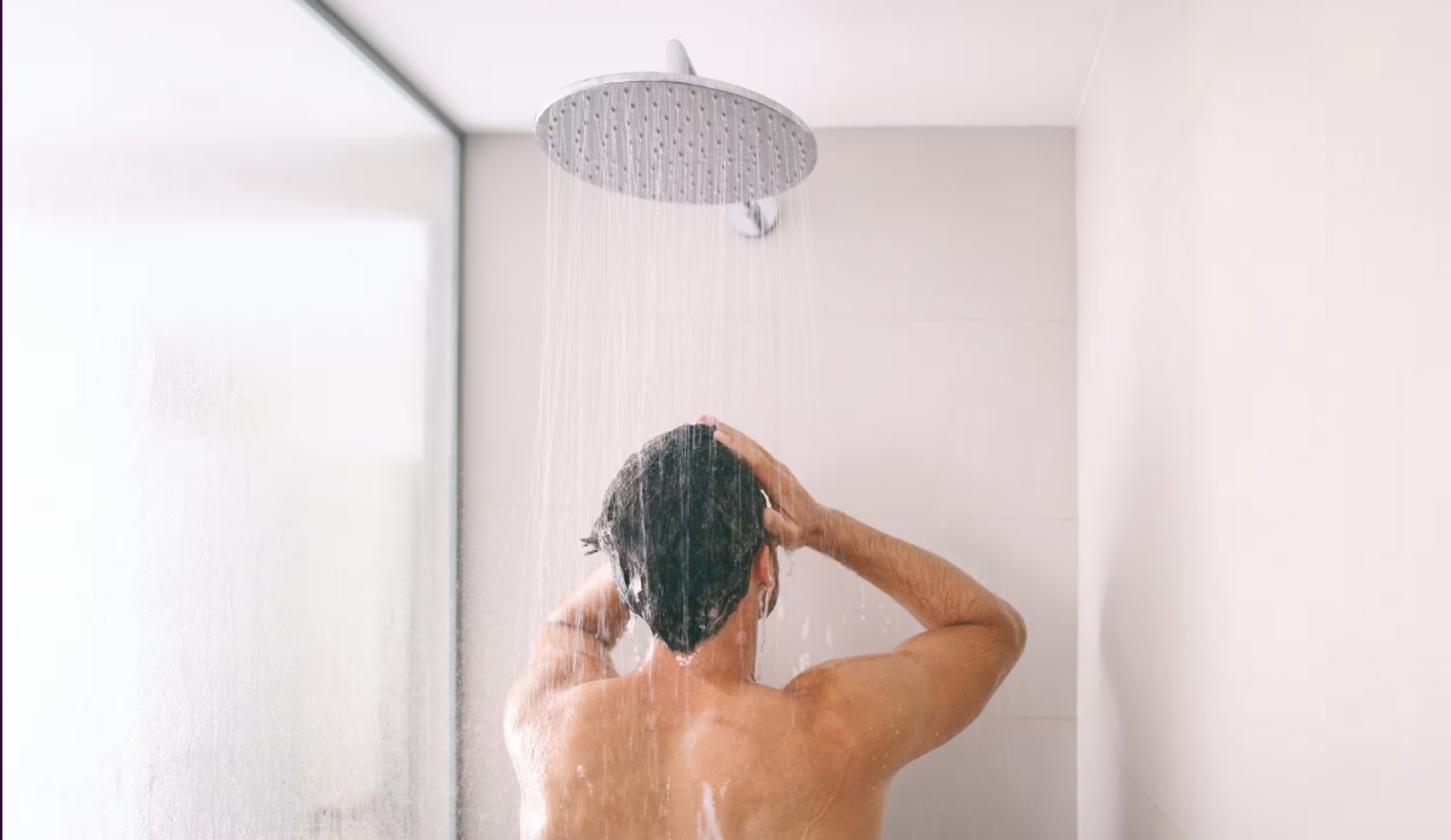 ¿Cuál es el mejor momento para bañarse: en la mañana o en la noche?