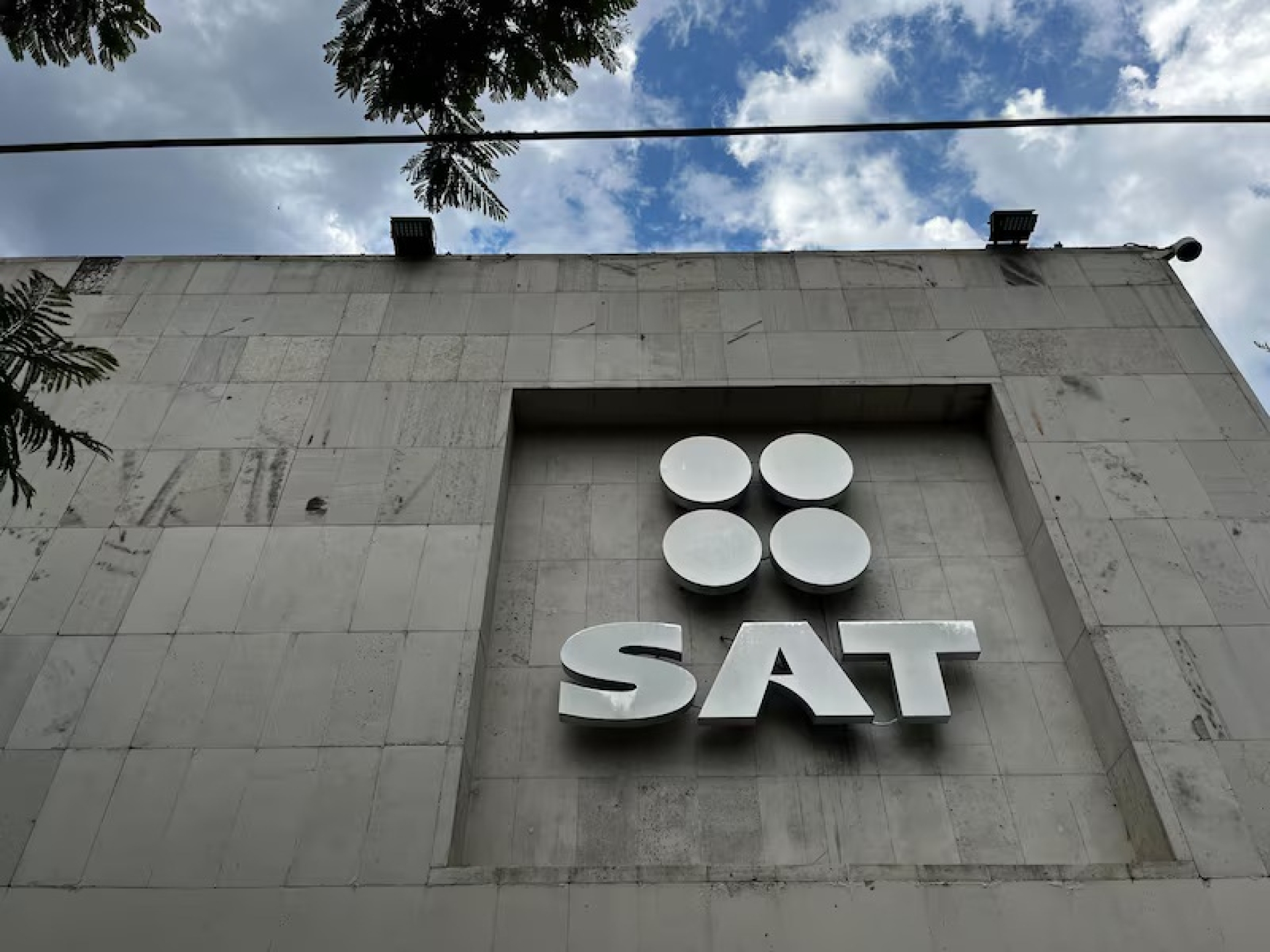 SAT descarta hackeo tras presunto ciberataque con inteligencia artificial