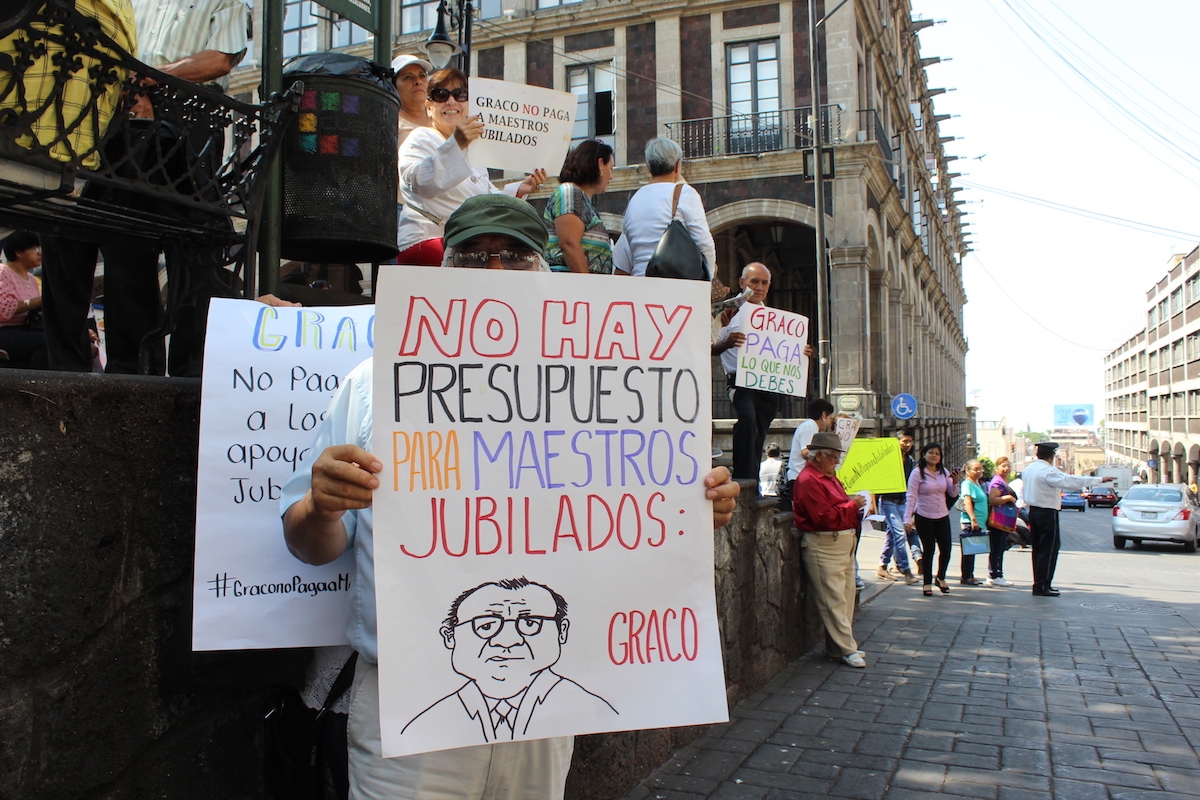 Profesores jubilados esperan que el martes se fije fecha de pago de bono