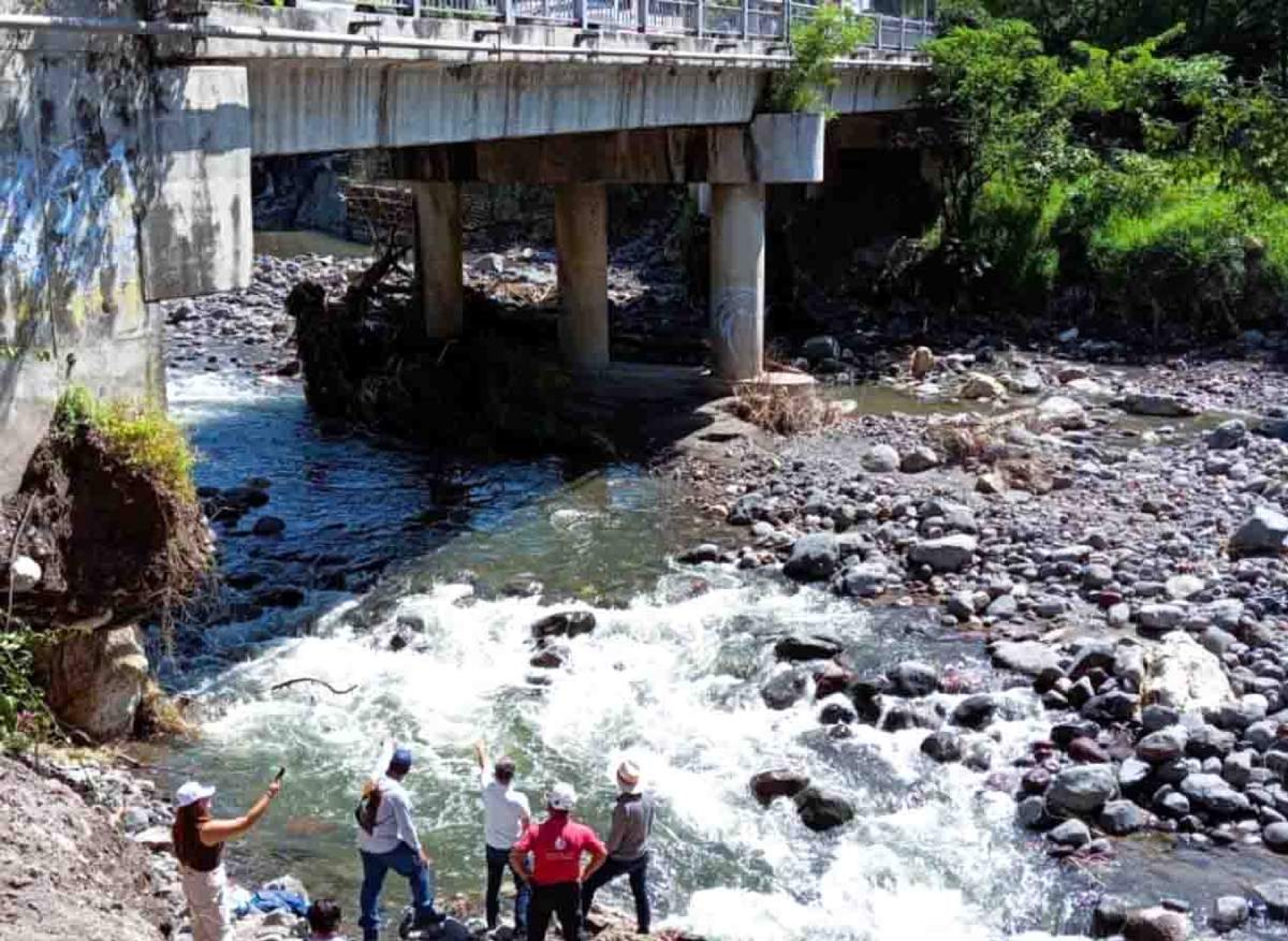 Verifican autoridades daños en puente 'Solidaridad'