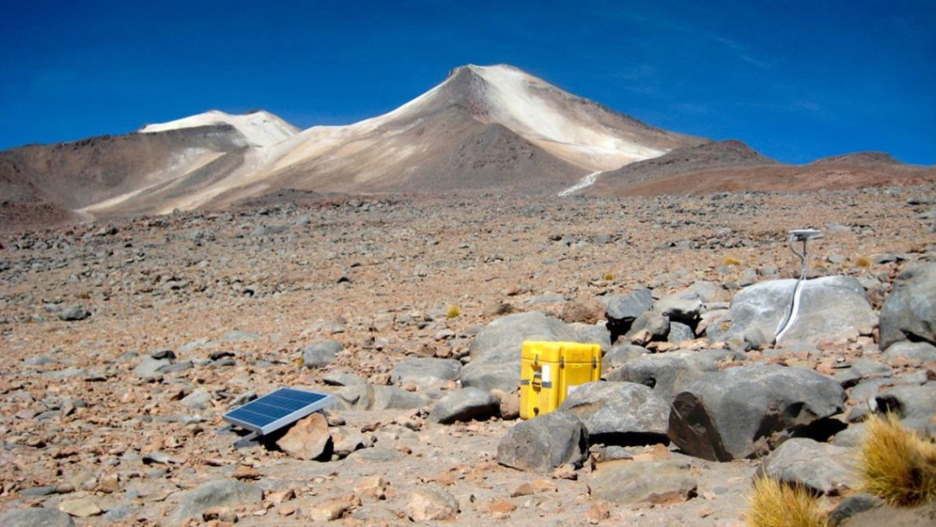 Estudio descarta erupción inminente de Uturuncu, el volcán 'zombi'