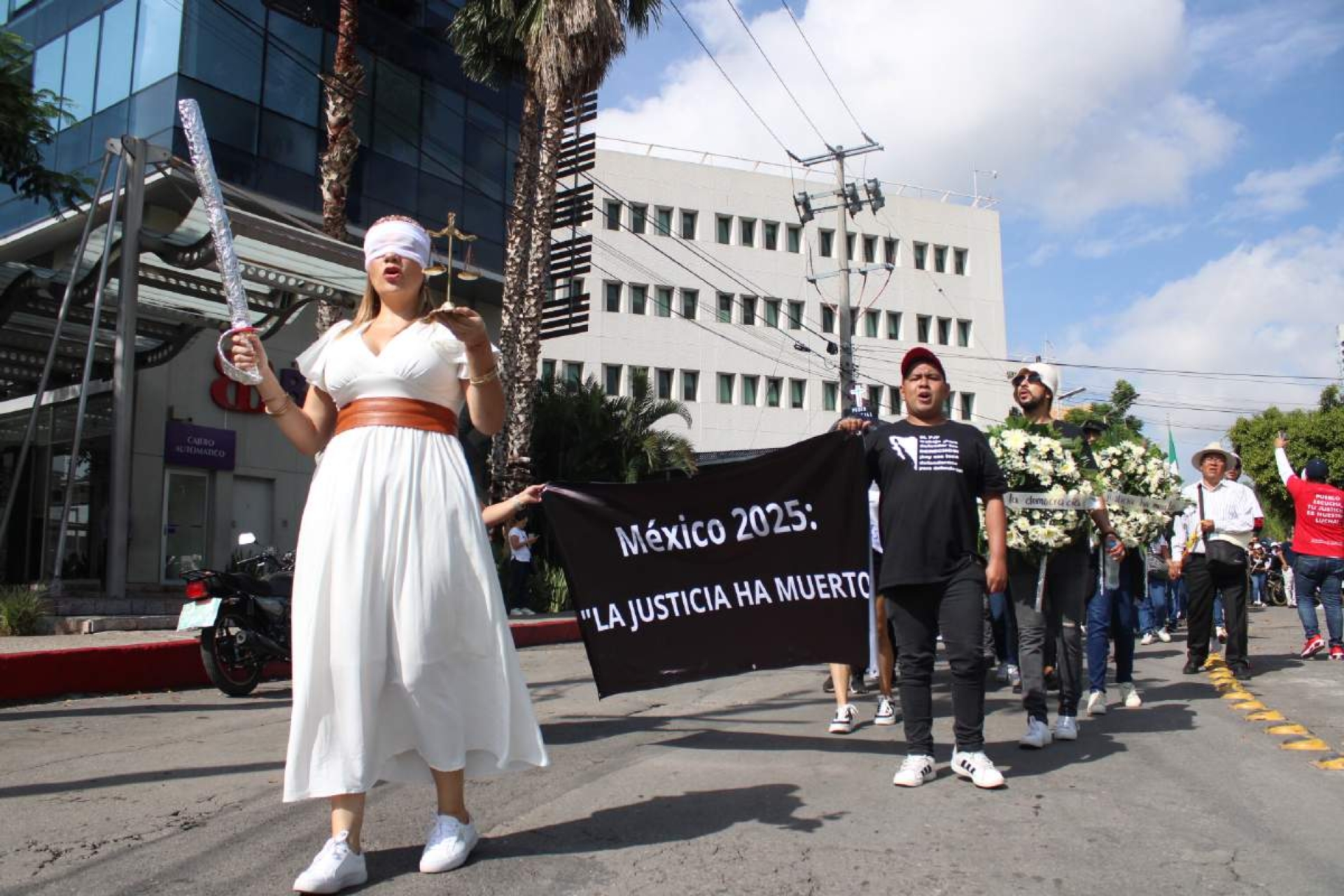 Marchan trabajadores del PJF en Morelos
