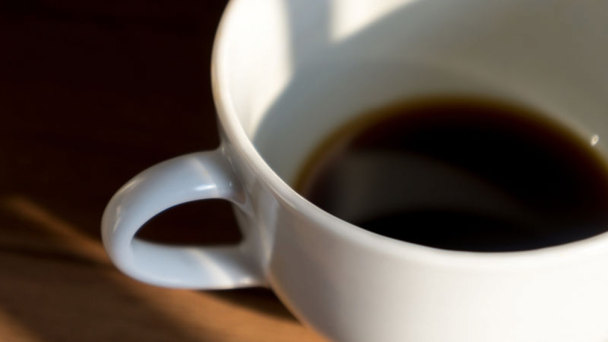 Café y calor: por qué la idea de que el café contribuye a deshidratarte es solo un mito