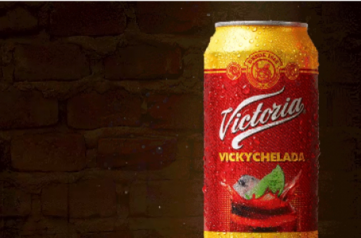 Modelo entra al mercado de la michelada con Vickychelada