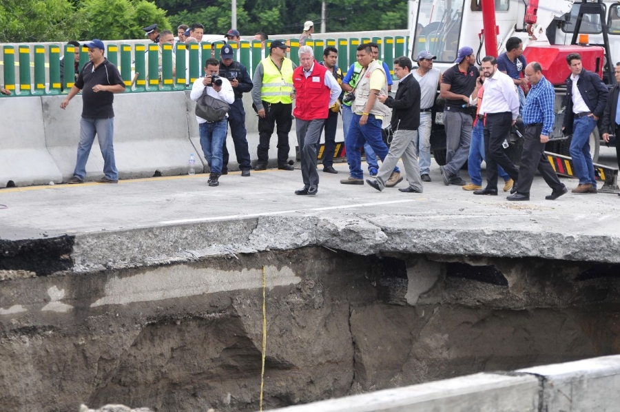 Cadena de errores en el Paso Exprés, señala director de Arquitectura