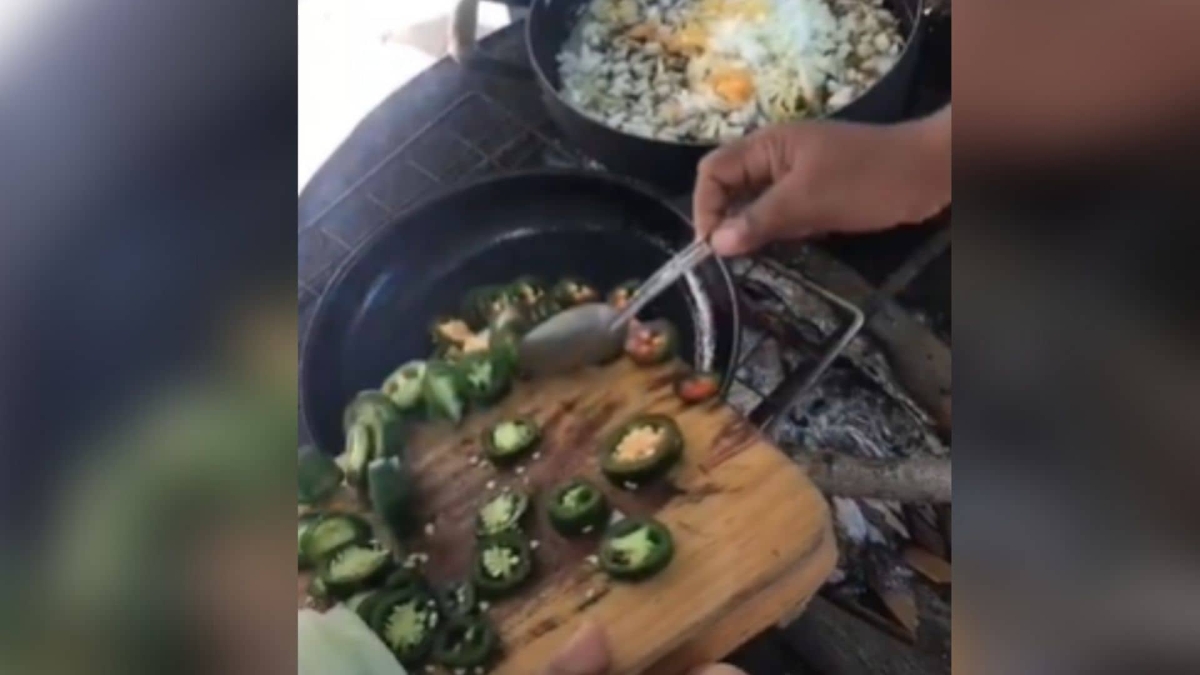 Mujer muestra cómo hacer comida para 4 personas con solo 50 pesos