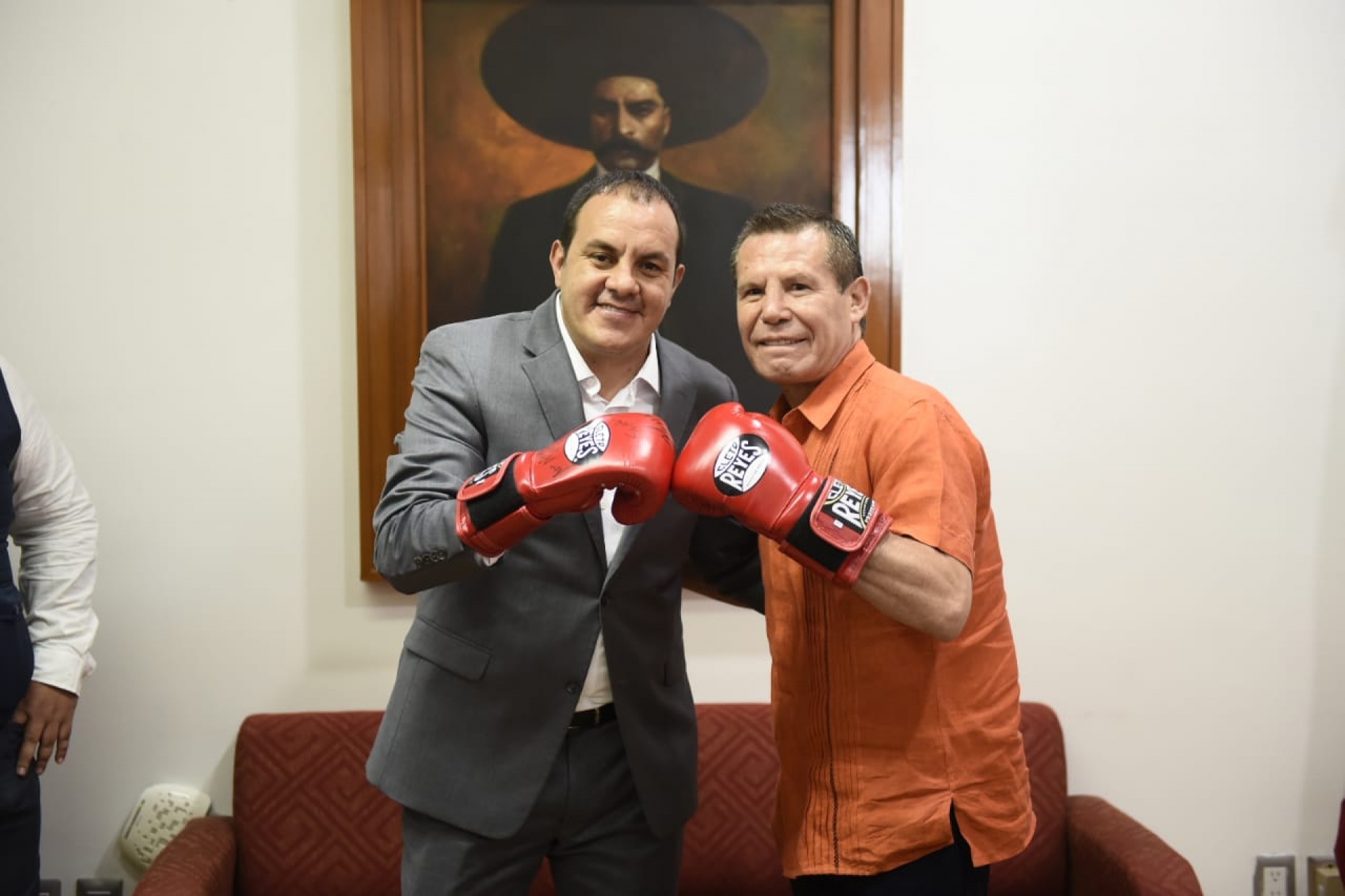 Se reúne el boxeador Julio César Chávez con el gobernador Cuauhtémoc Blanco