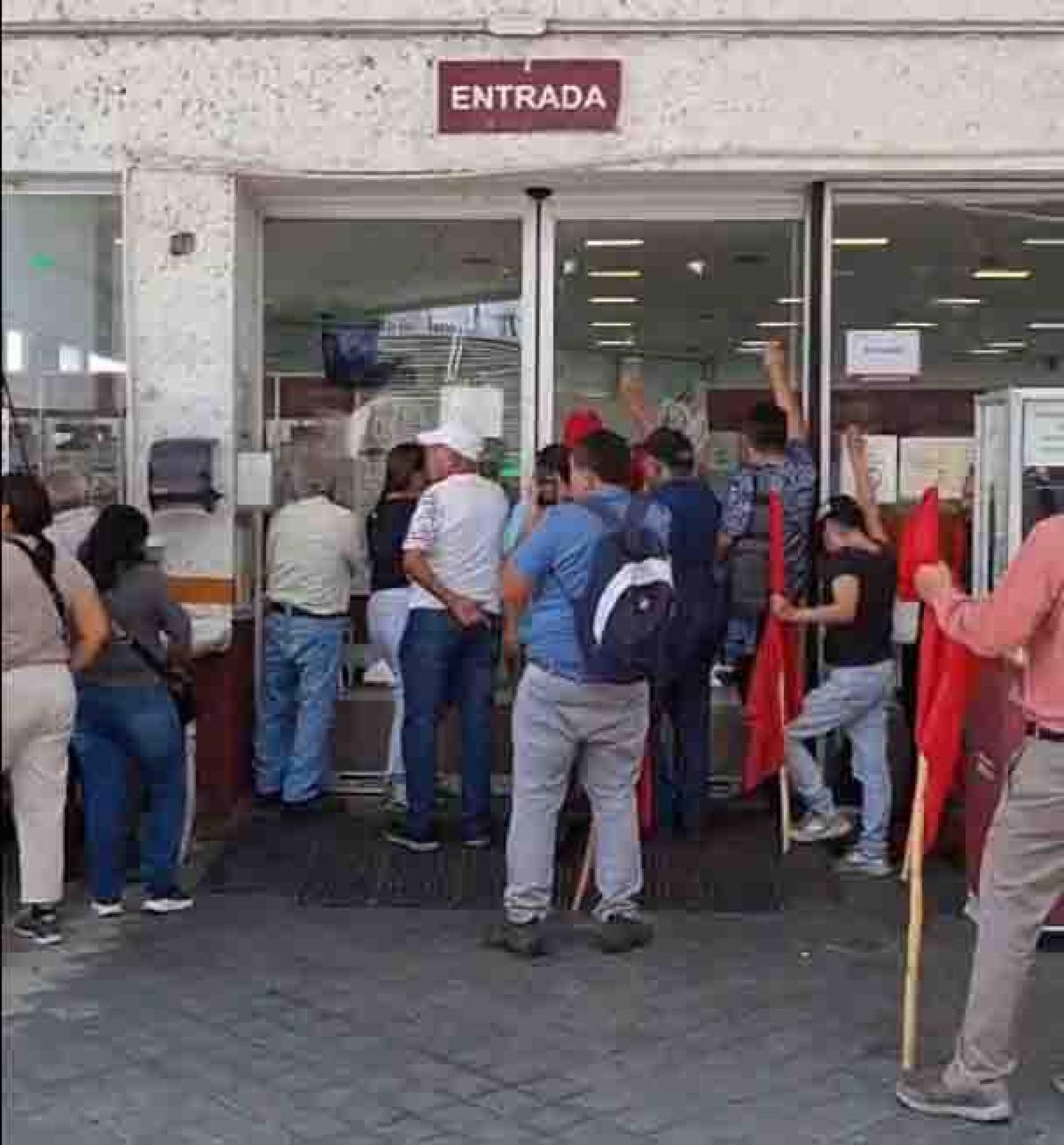 Exige CNTE mejor atención médica