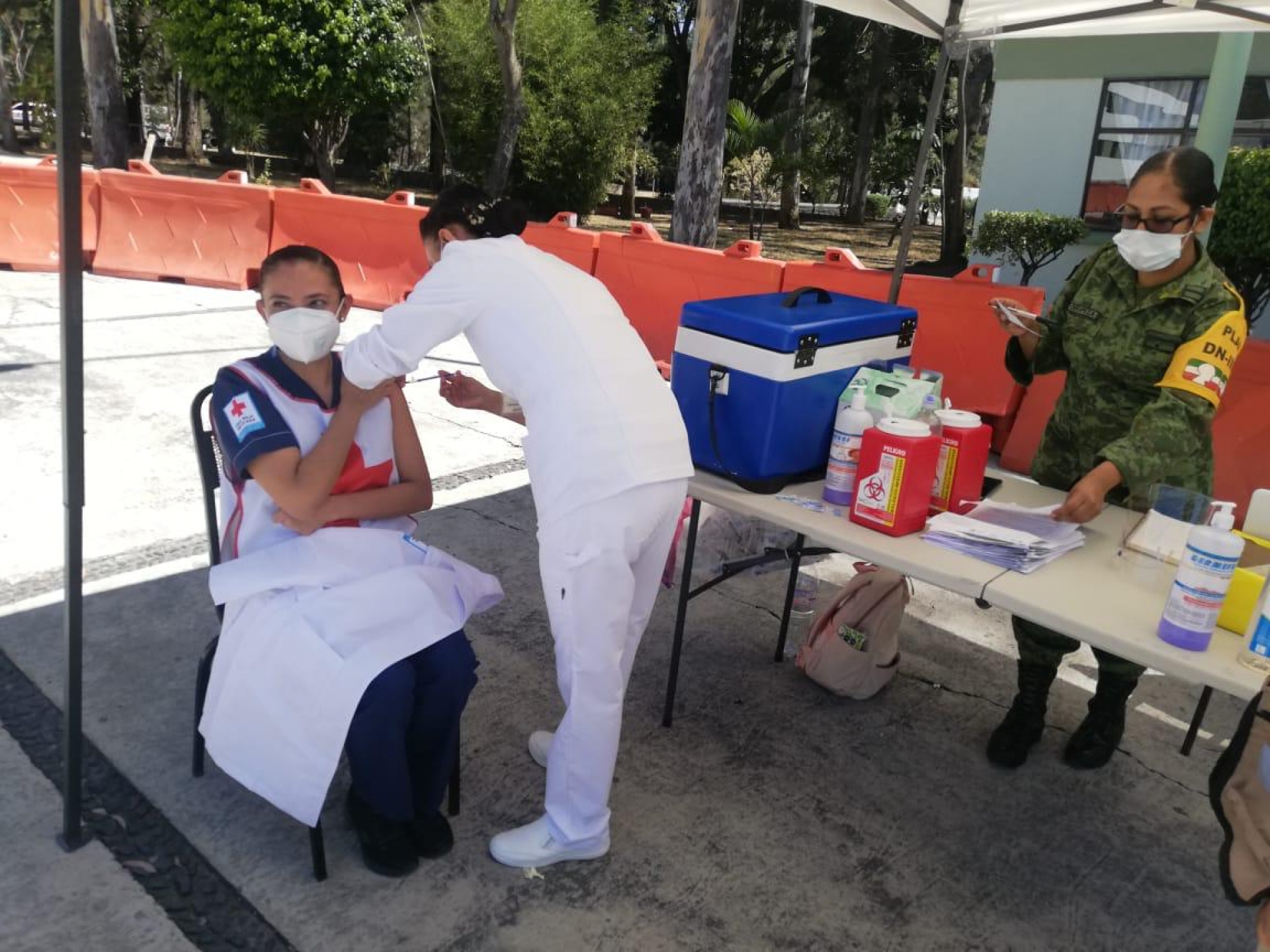 Vacunan contra covid-19 a 82 elementos de Cruz Roja en Morelos
