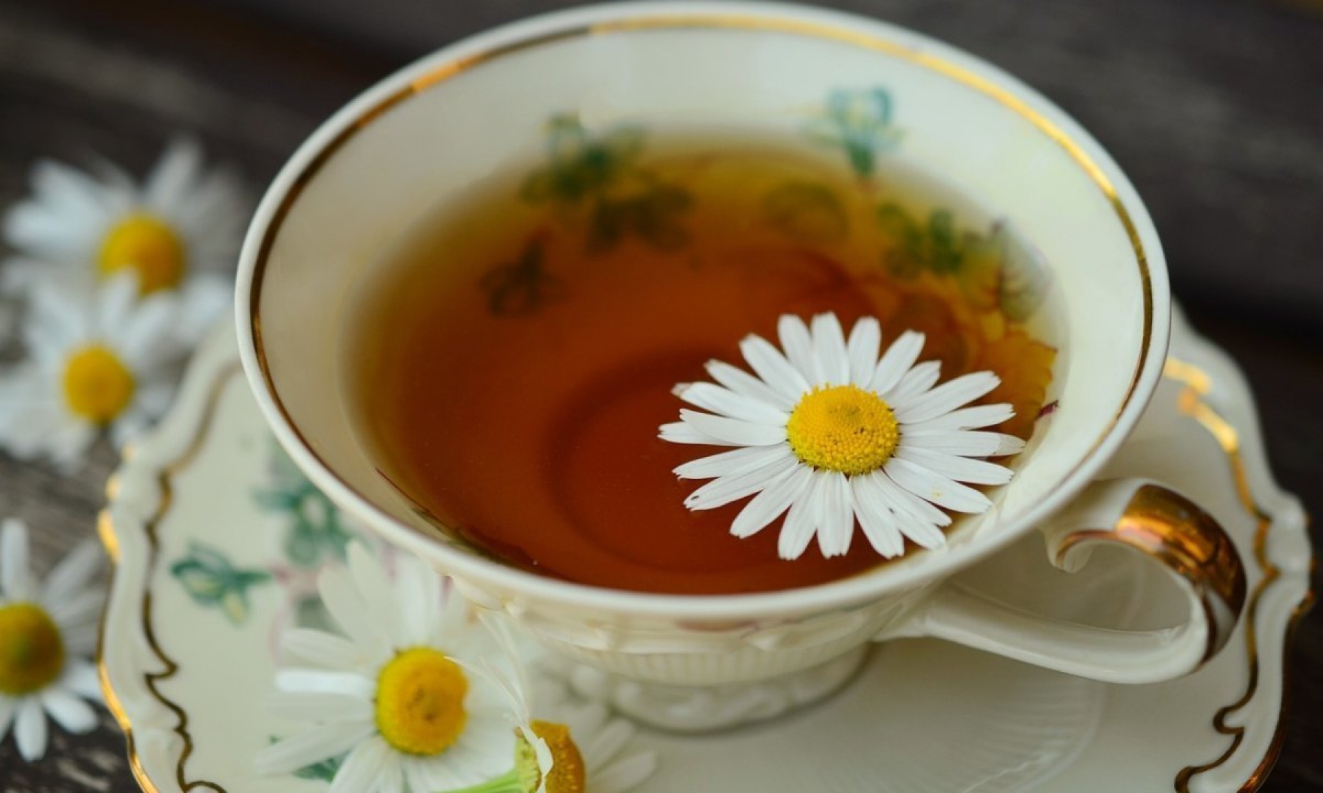 Mascarillas de manzanilla para una piel de porcelana: Ilumina, rejuvenece y quita ojeras