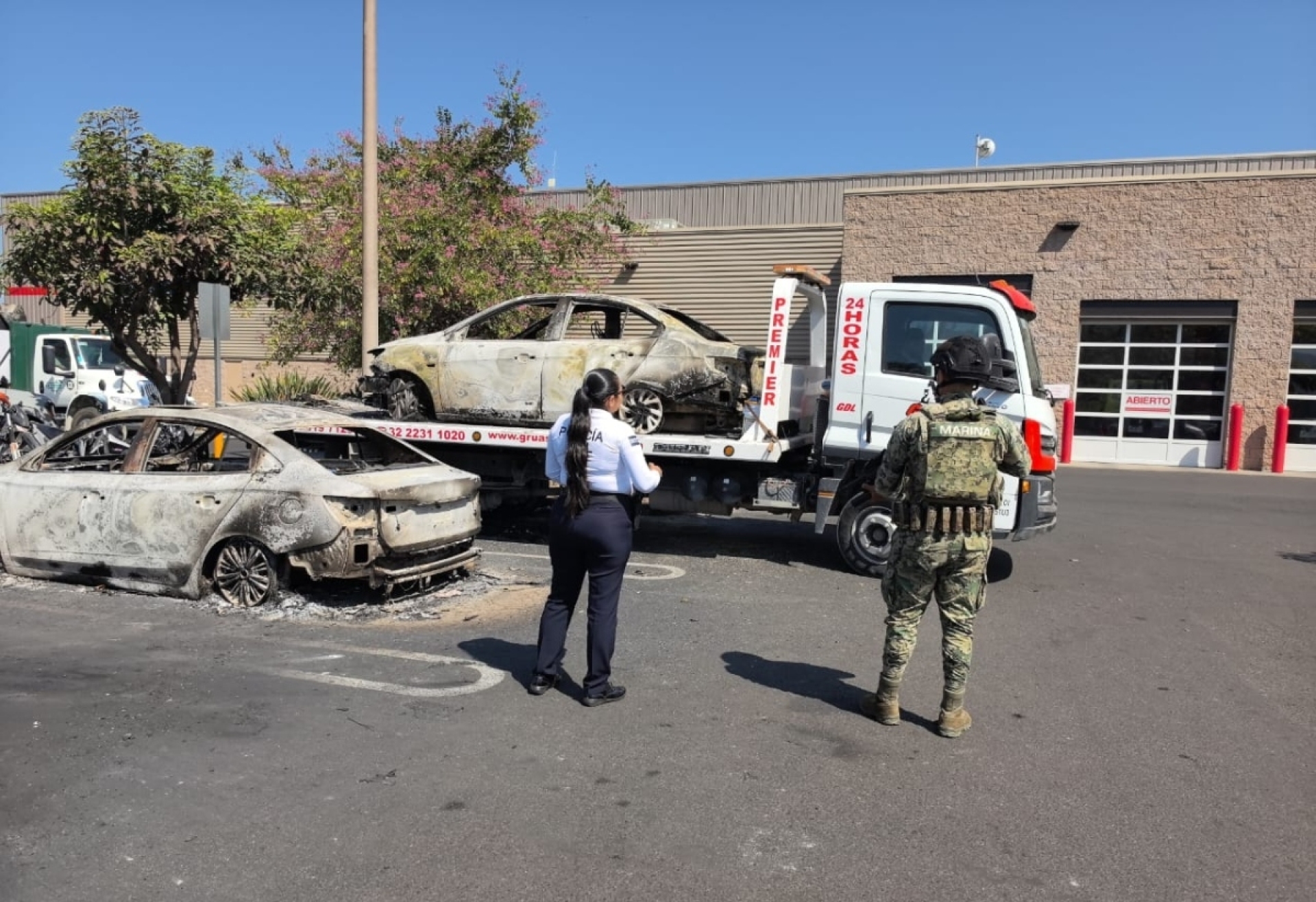 Gobierno de Jalisco crea fondo para autos quemados en narcobloqueos