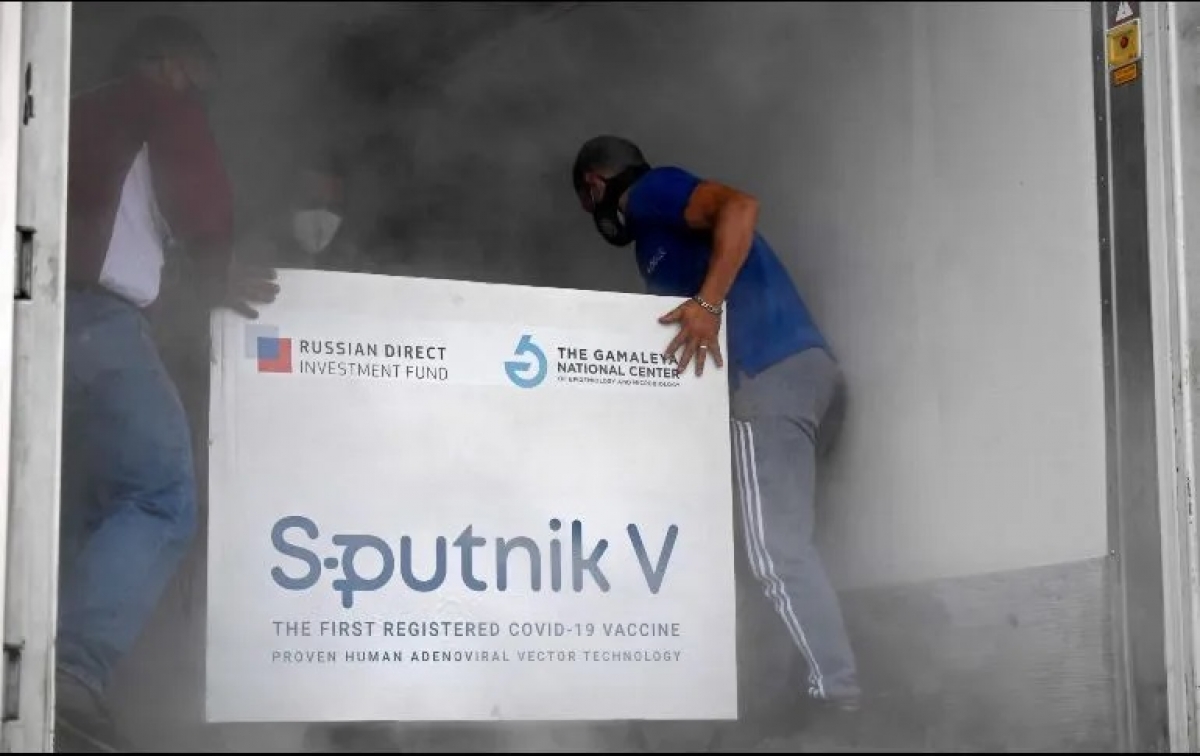 Llegan a México 500 mil vacunas "Sputnik V" contra el COVID-19