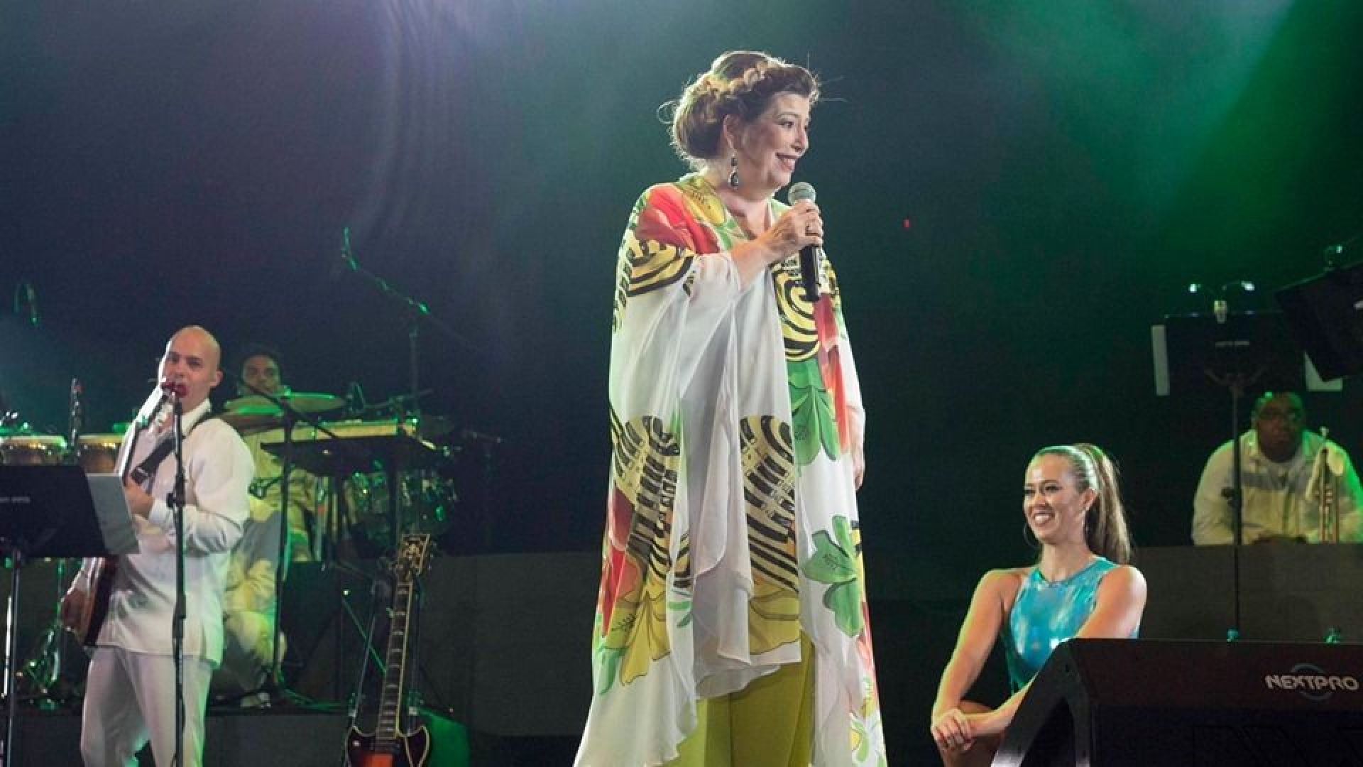AMLO agradeció a la cantante Margarita, quien lo apoyó antes de que se convirtiera en presidente y aseguró que artistas no cobraron por show