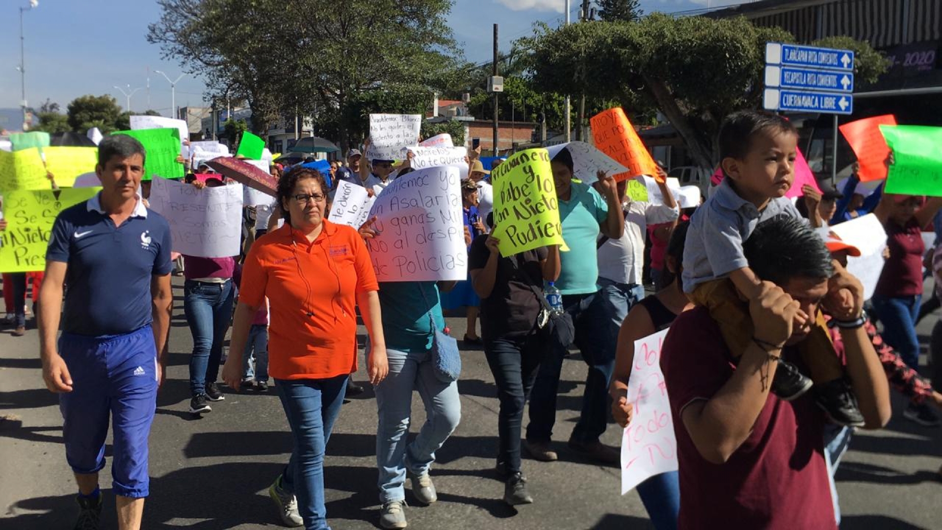 Habitantes de Cuautla marchan en apoyo a la policía municipal