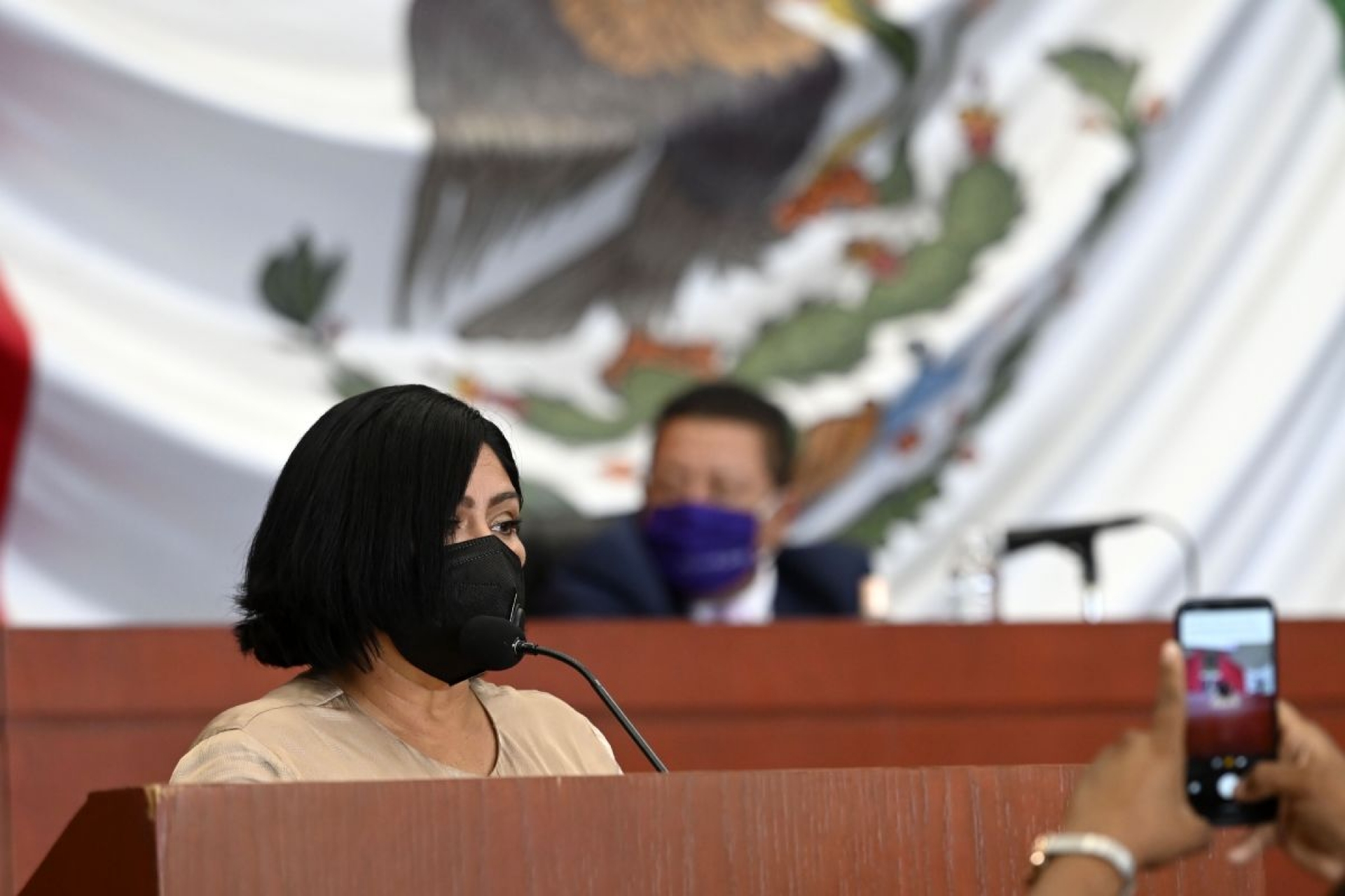En el Congreso, tres grupos y seis fracciones parlamentarias